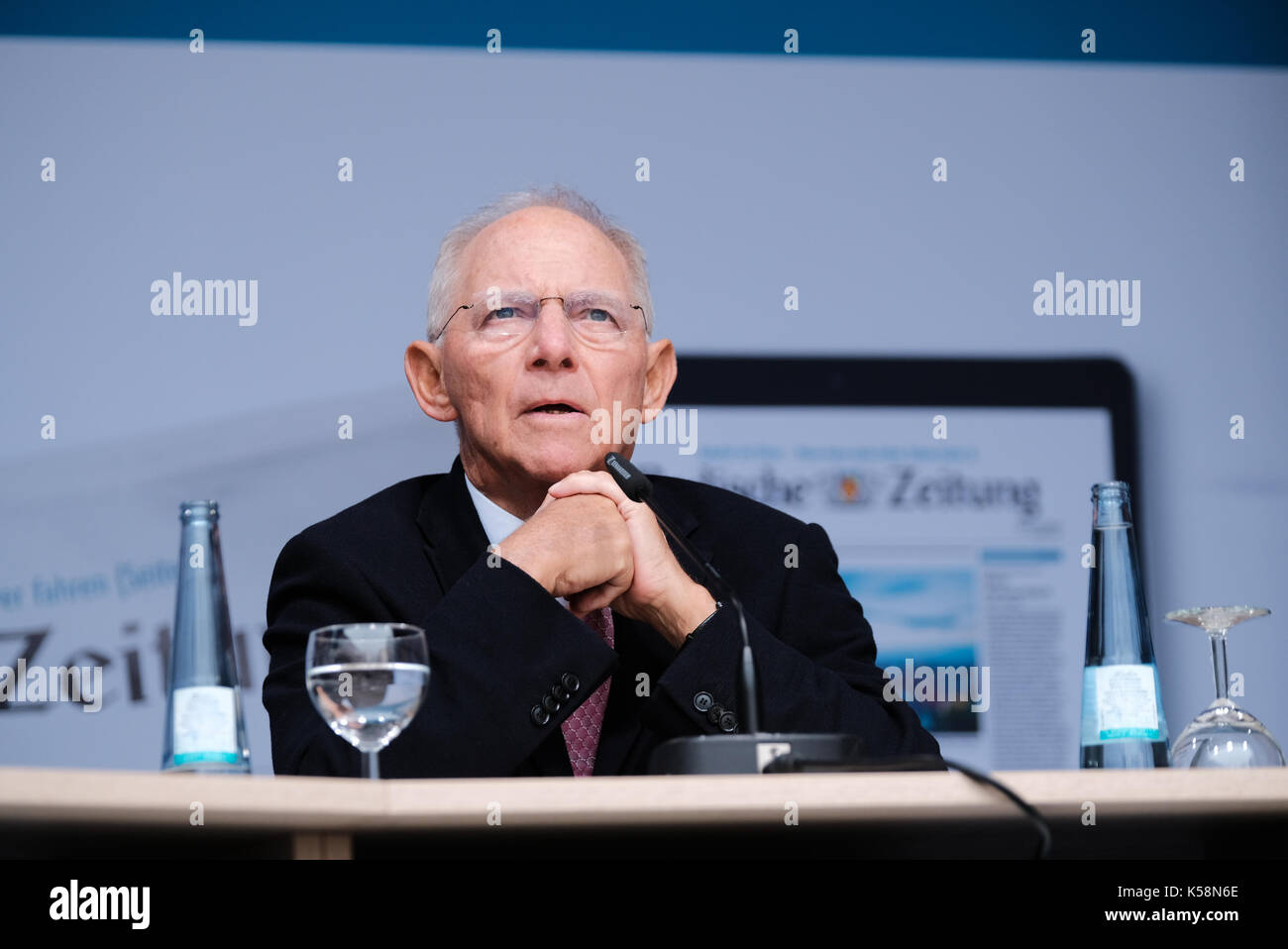 Friburgo, Germania. 09 settembre 2017. Il ministro delle finanze tedesco Wolfgang SchŠuble ha discusso prima delle prossime elezioni federali del paese alla fine di settembre. Friburgo, Germania, 9 settembre 2017. Credit: Miroslav Dakov/Alamy Live News Foto Stock