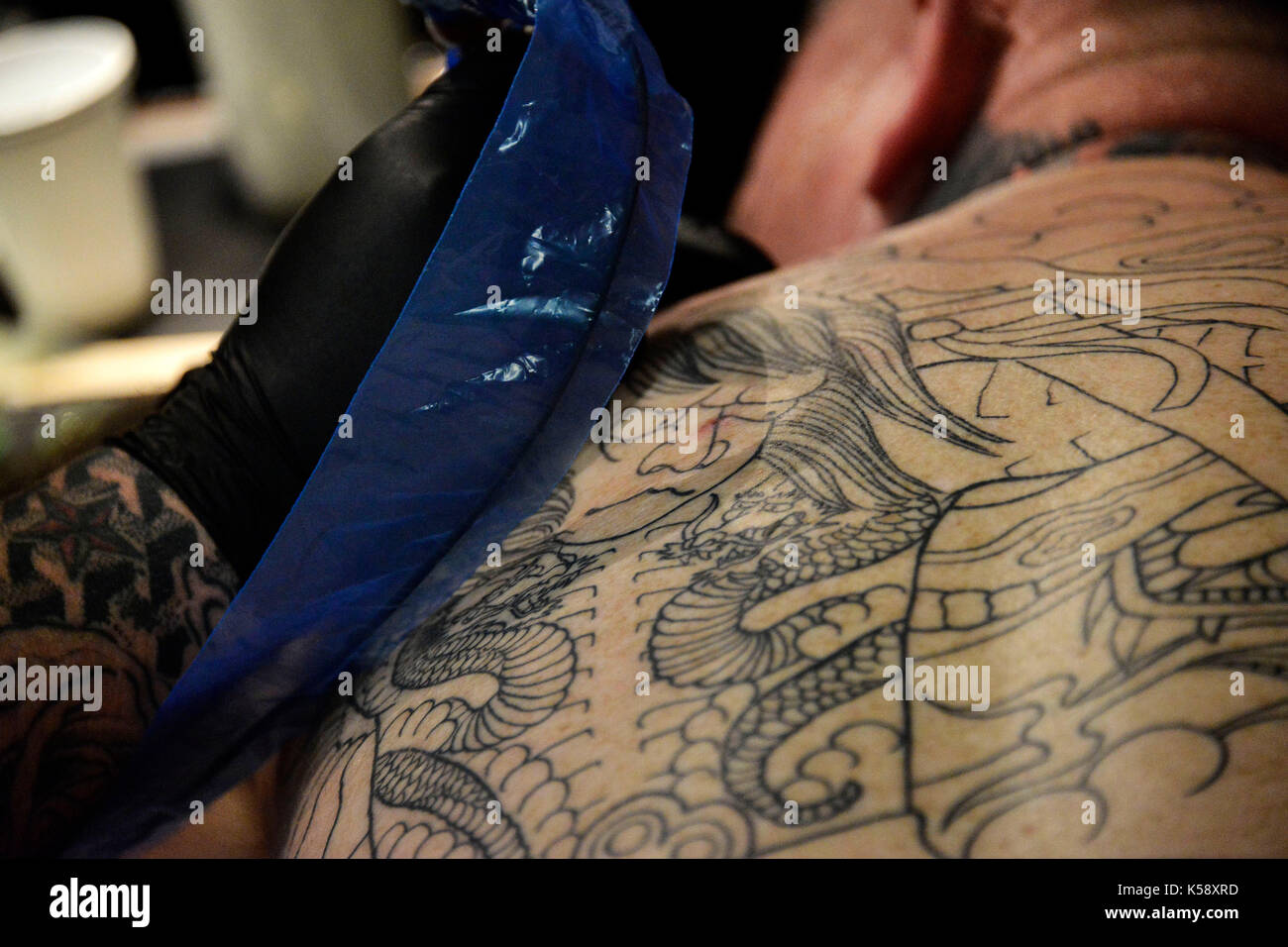 Tattoo convention presso il centro di Brighton, migliaia hanno partecipato alla convenzione in cui alcuni dei più noti artisti demostrated il loro lavoro. credito terry Foto Stock
