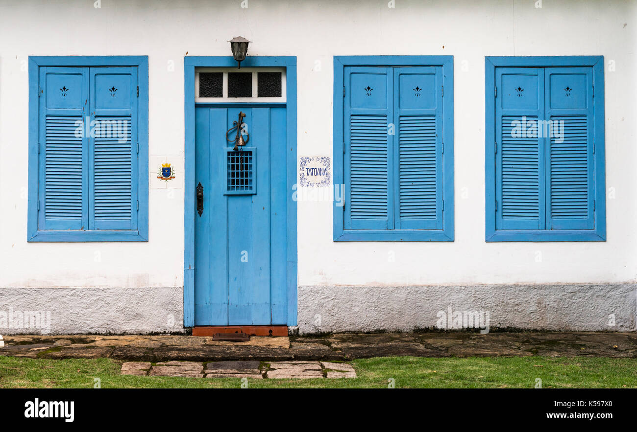 Una vecchia casa coloniale facciata di ilhabela, sp, Brasile Foto Stock
