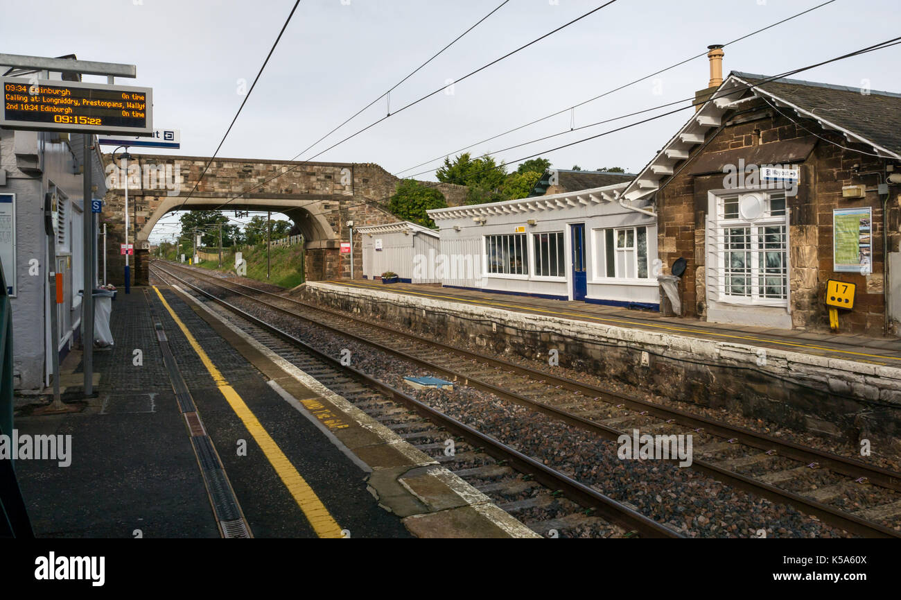 ScotRail Drem stazione ferroviaria piattaforma e binari ferroviari, East Lothian. La Scozia, Regno Unito Foto Stock