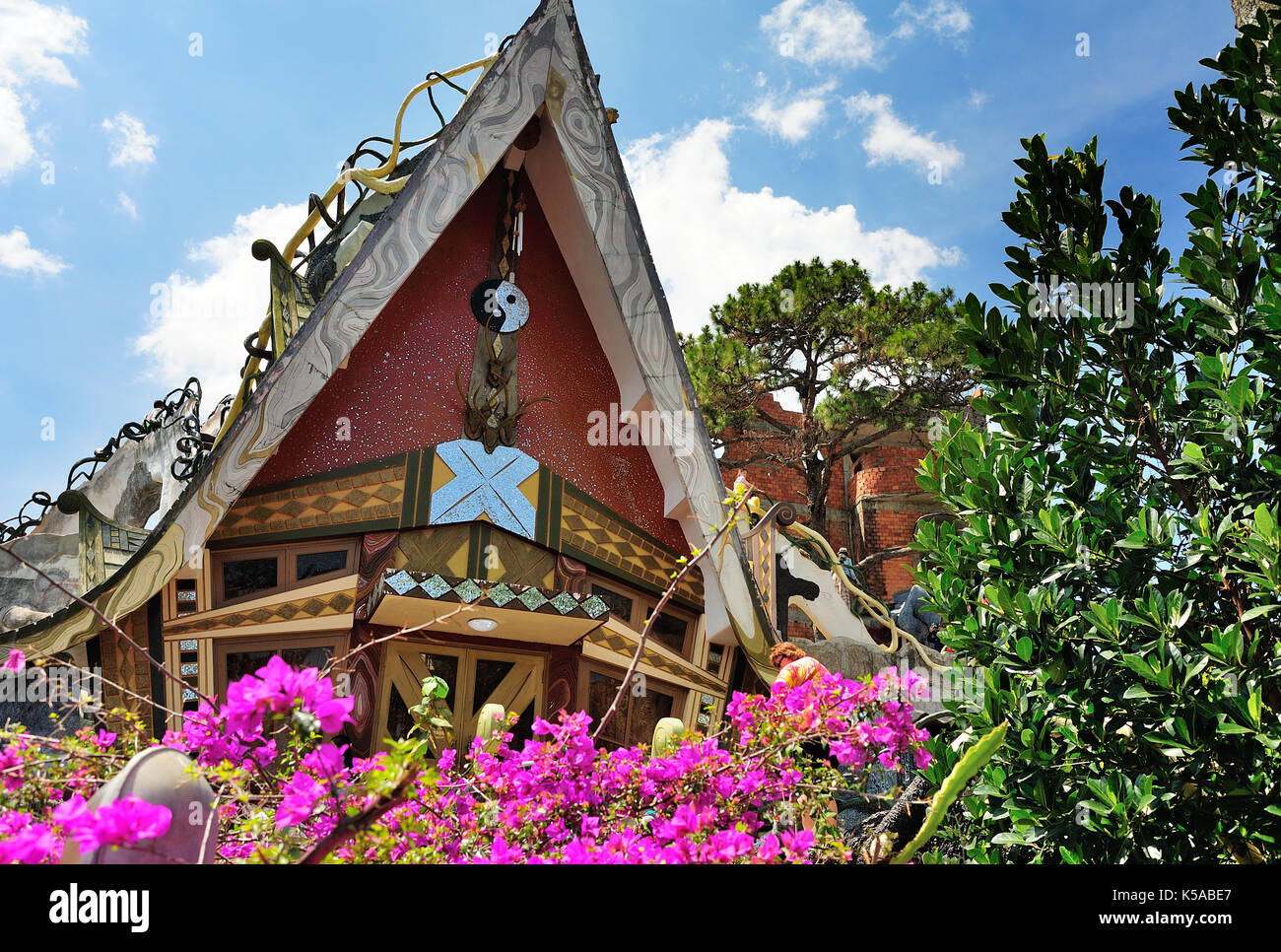 Da Lat,Vietnam - Feb 22,2015: Hang Nga guesthouse, conosciuto popolarmente come il Crazy House di Dalat, Vietnam. Esso è stato progettato da donna vietnamita architetto Foto Stock