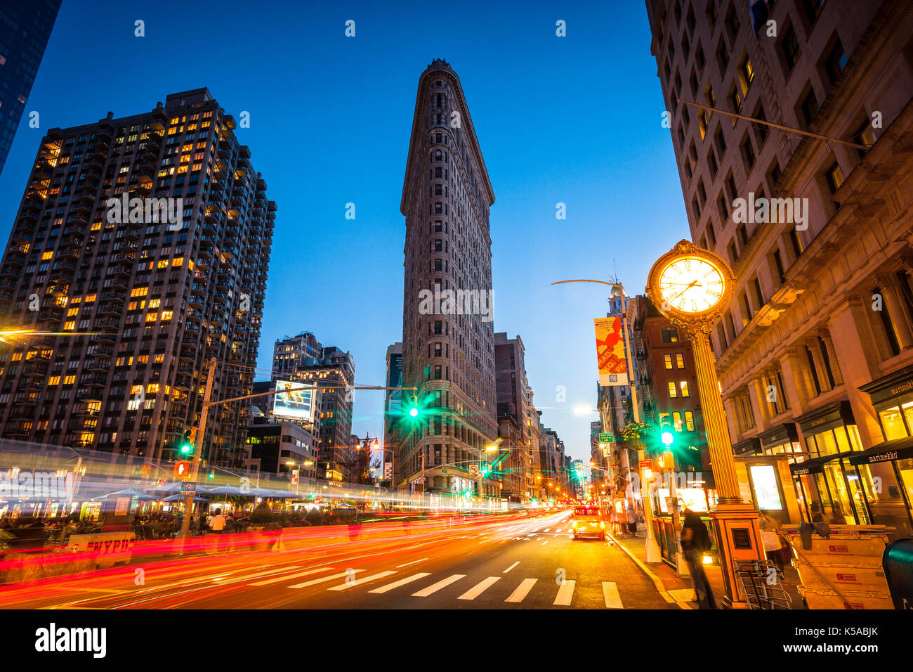 Flatron edificio di notte, sulla Fifth Avenue a New York City Foto Stock
