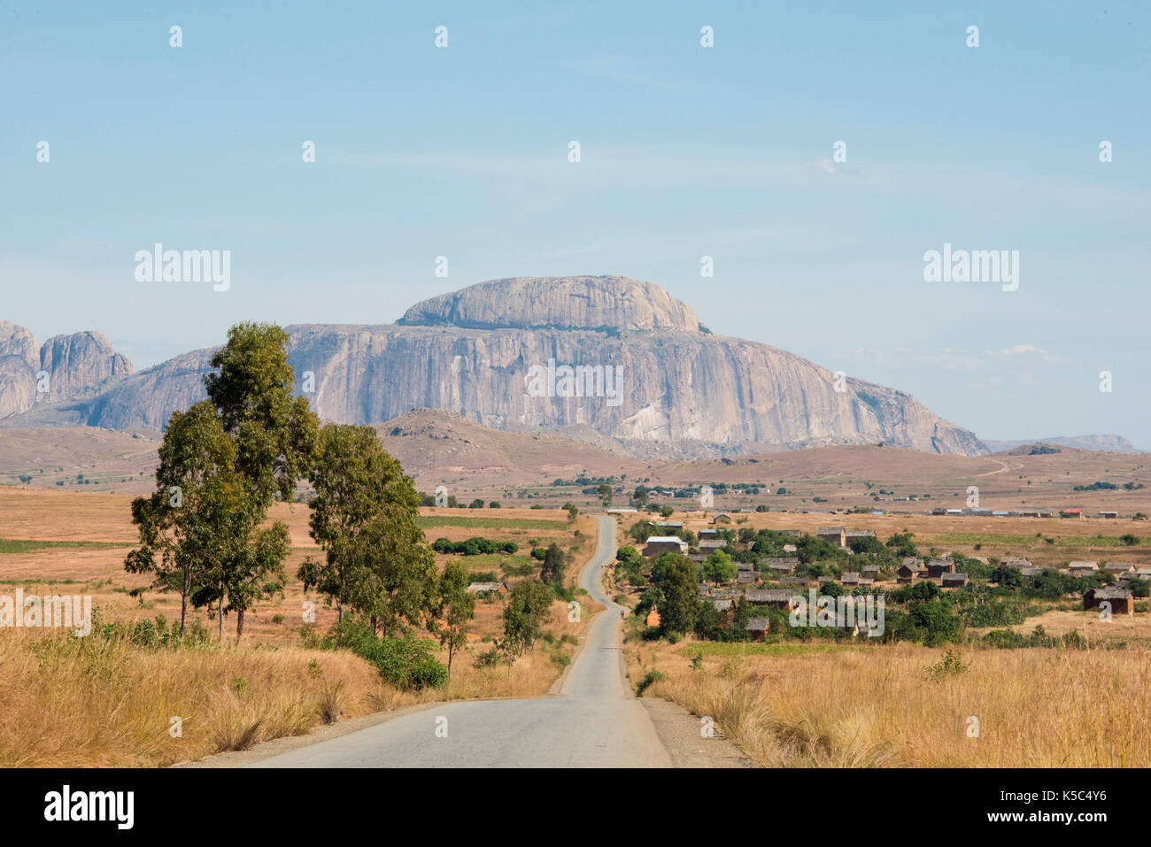 Strada che conduce al Vescovo la Hat montagna, Madagascar Foto Stock