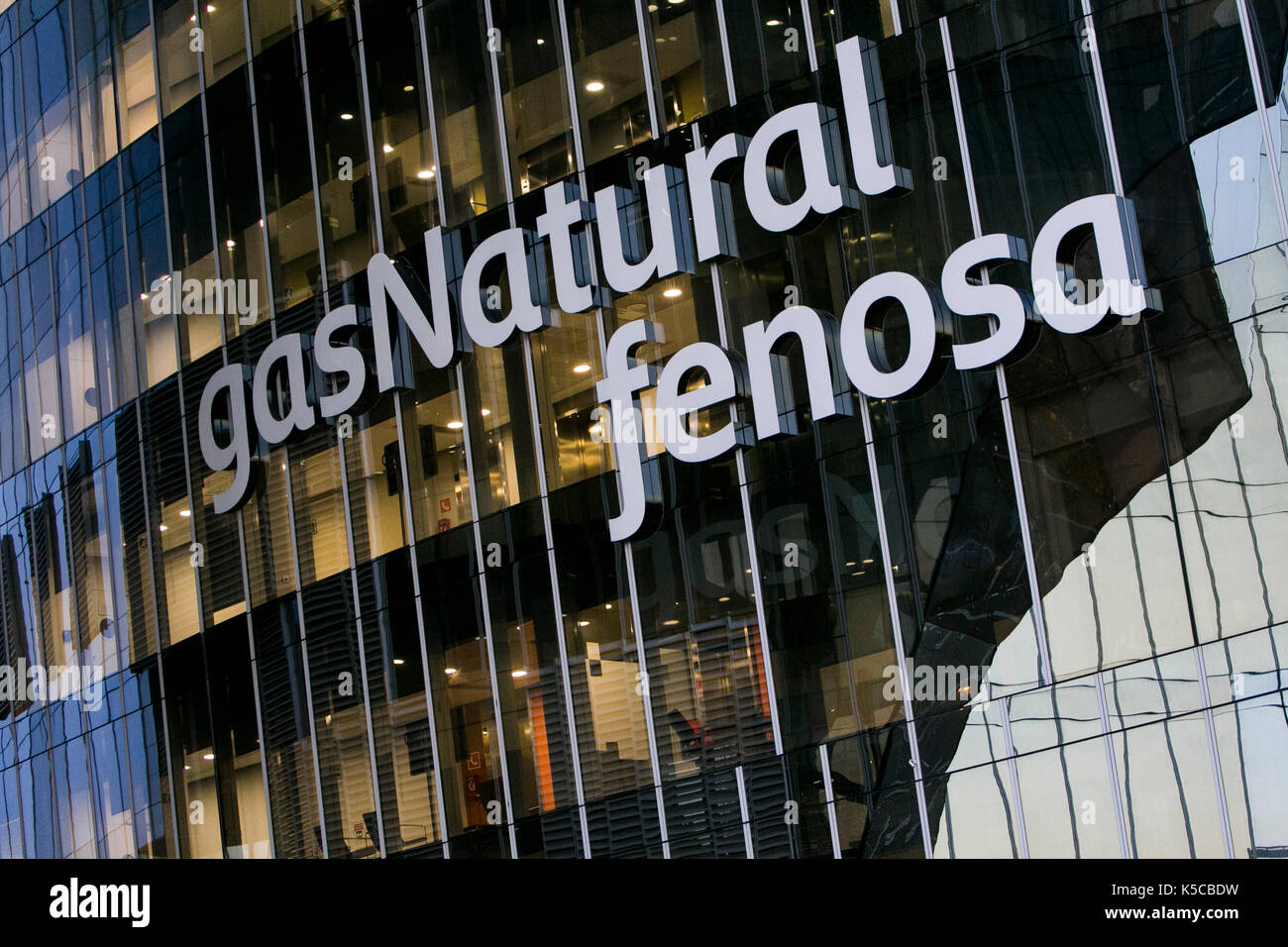 Un logo segno al di fuori della sede di gas natural fenosa a Barcellona Spagna il 24 agosto 2017. Foto Stock