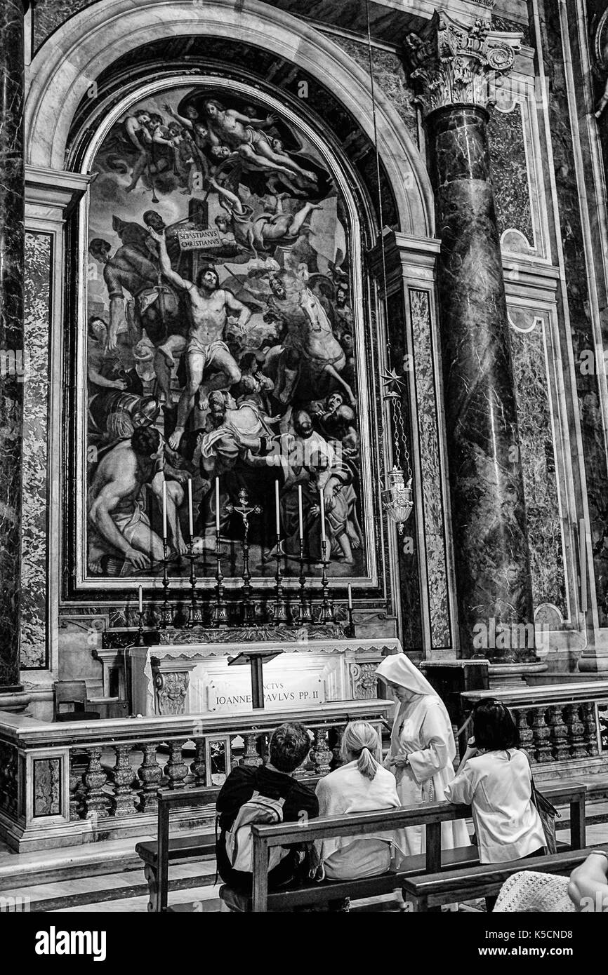 Interni e vedute esterne della Basilica di San Pietro e la Città del Vaticano, in Italia il 5 luglio 2016. Foto Stock