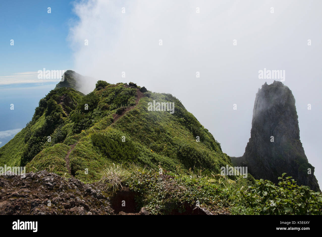 Il picco del sud e del gendarme sul monte rishiri, Isola di Rishiri, Hokkaido, Giappone Foto Stock