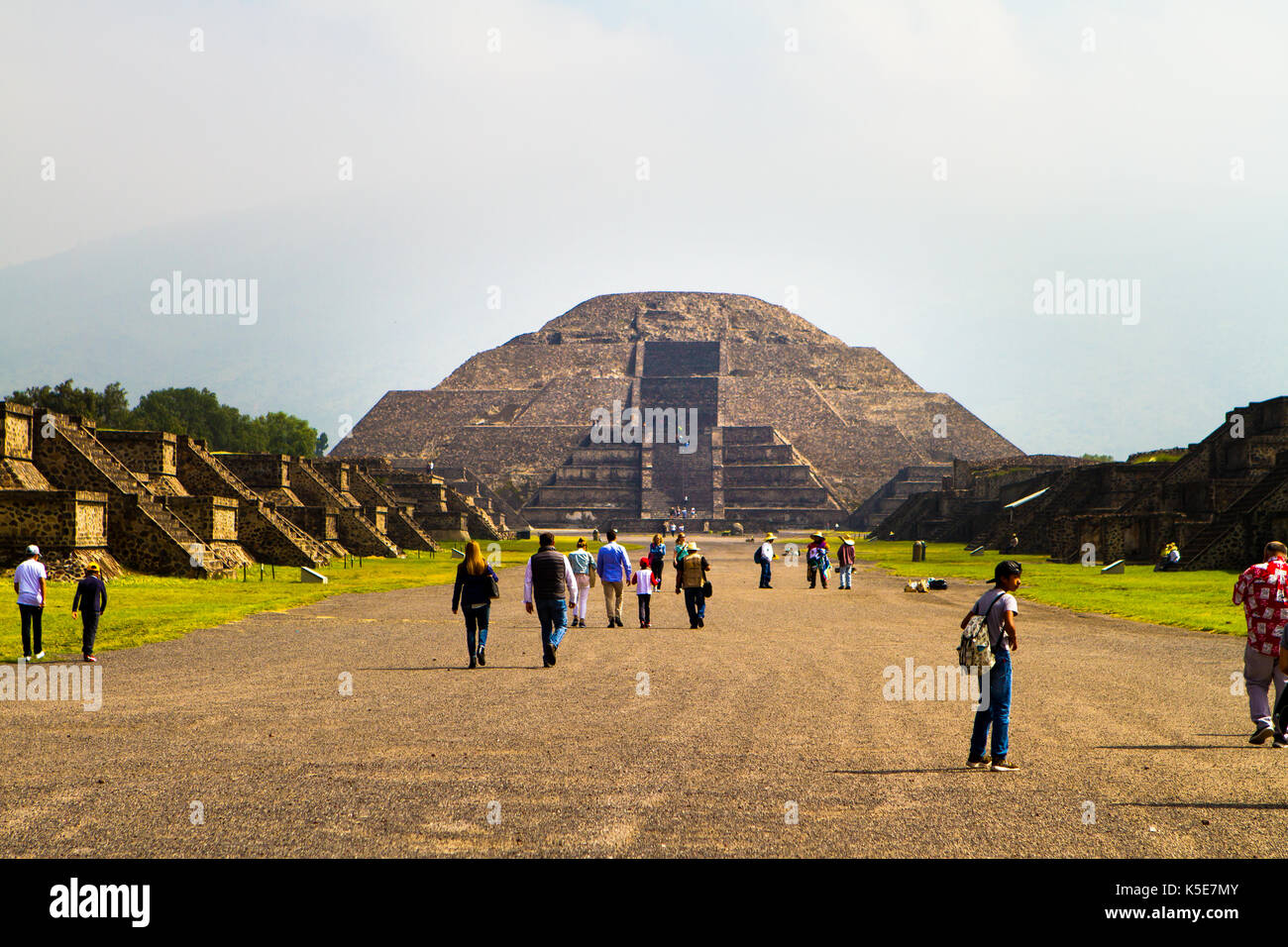 La Piramide della Luna, come vista verso il Viale dei Morti, Teotihuacan, Messico Foto Stock