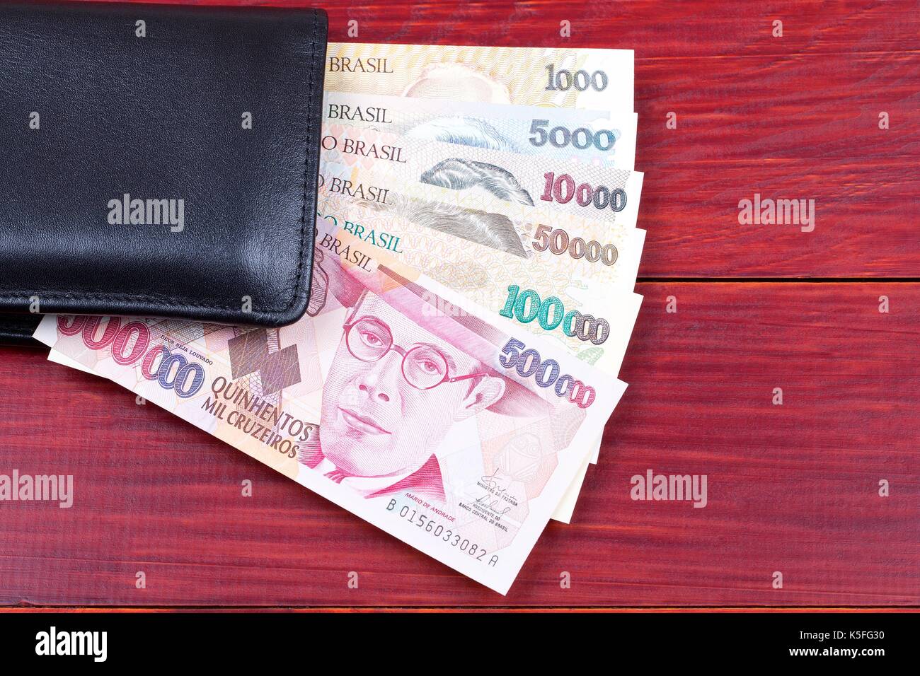 Il brasiliano denaro nel portafoglio nero Foto Stock