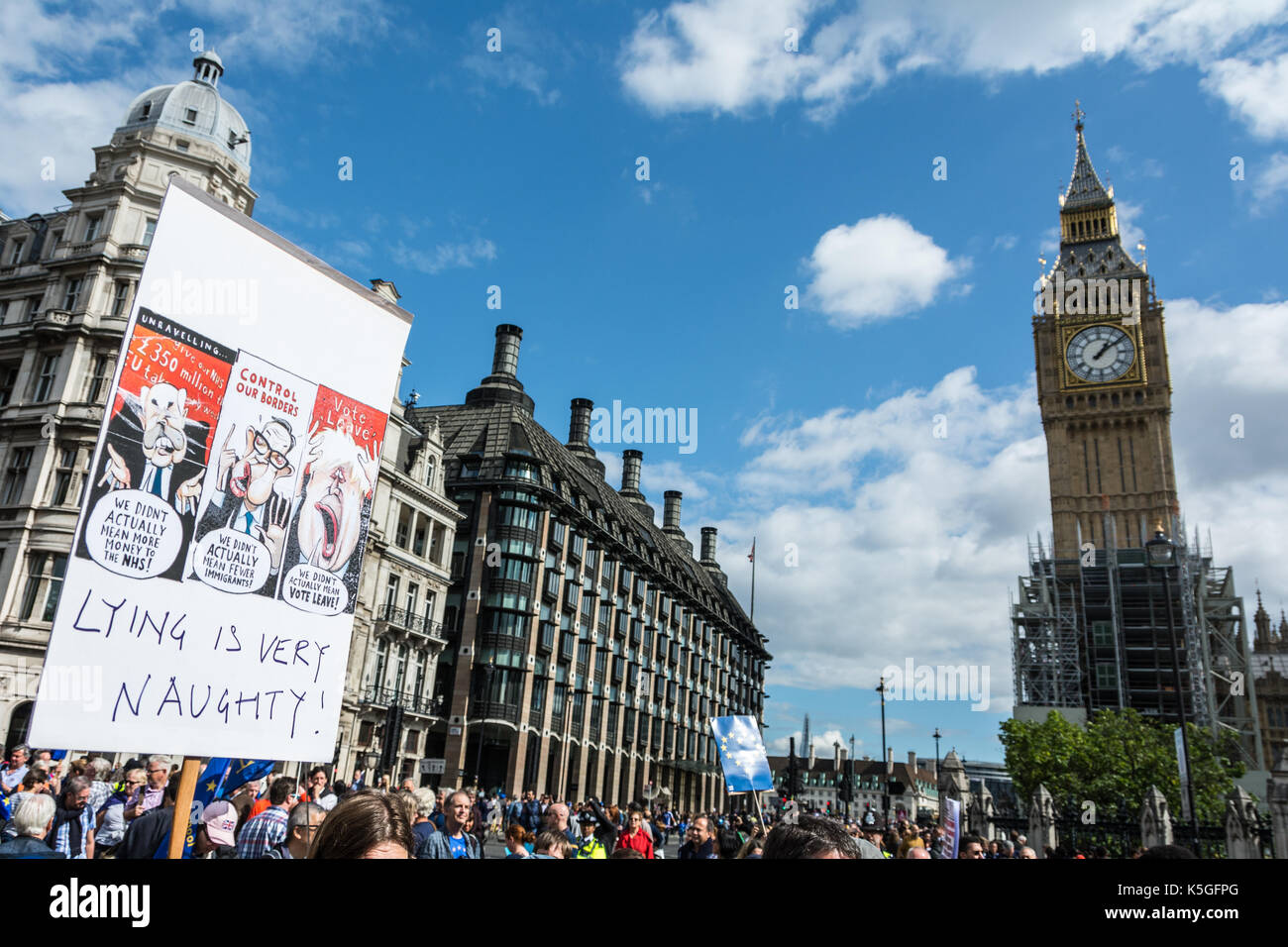 Uscire da Brexit dimostrazione in piazza del Parlamento, Westminster. Dimostranti esigono che la Gran Bretagna soggiorni nell'Unione europea. Credito: Benjamin John/Alamy Live News Foto Stock