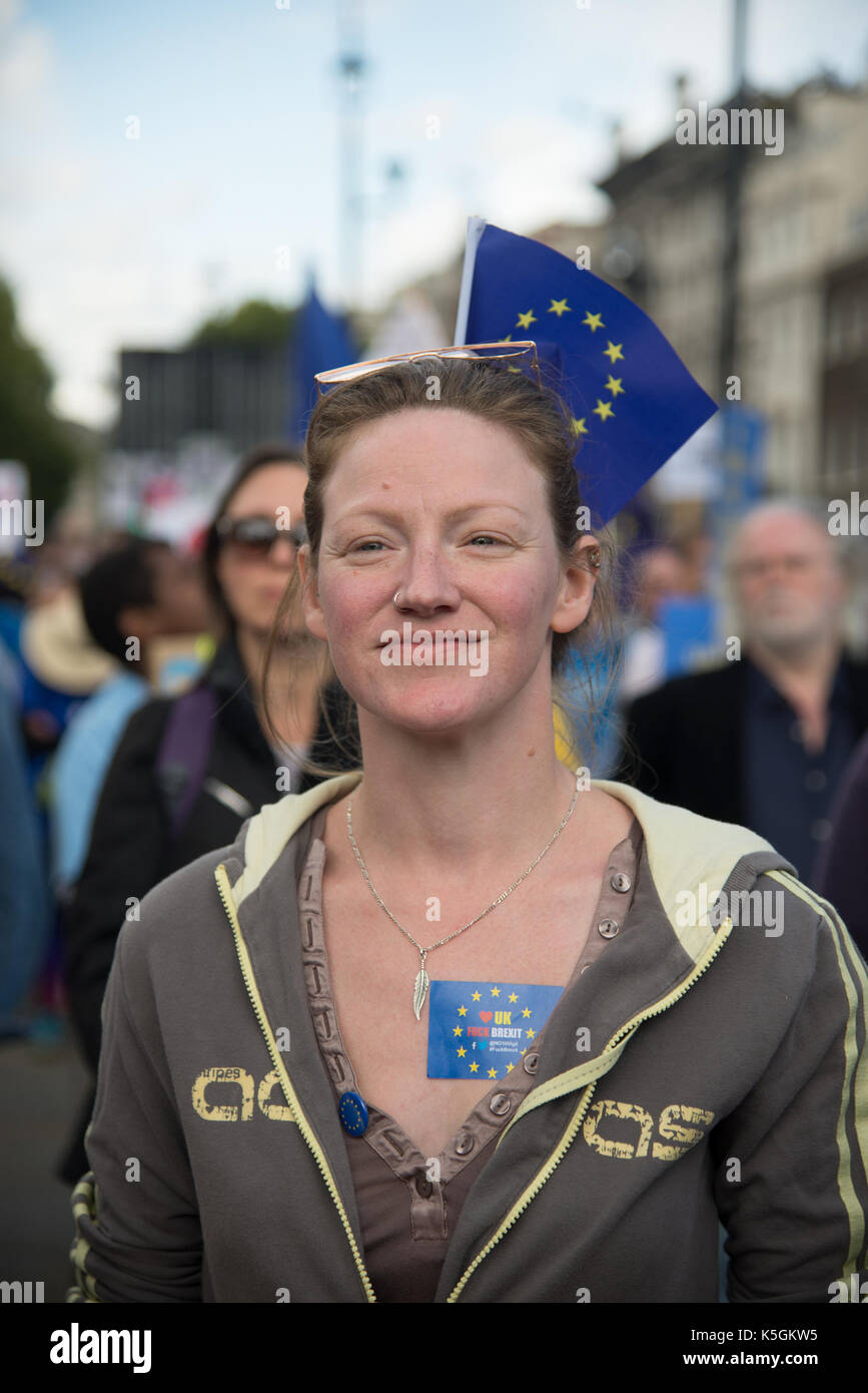 Londra, Regno Unito. 9 settembre 2017. ™€ peopleÂ s marzo per l'Europa - Donna con bandiera UE in capelli. Credito: A.Bennett Foto Stock