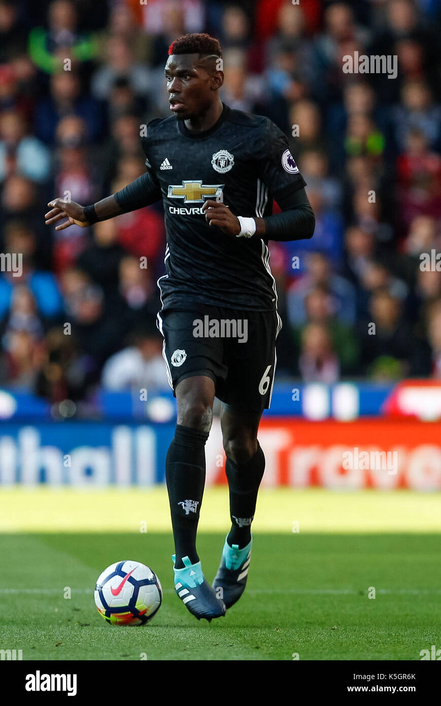 Paul pogba del manchester united durante il match di premier league tra stoke city e manchester united bet365 a stadium il 9 settembre 2017 a Stoke-on-Trent, Inghilterra. (Foto di daniel chesterton/phcimages.com) Foto Stock