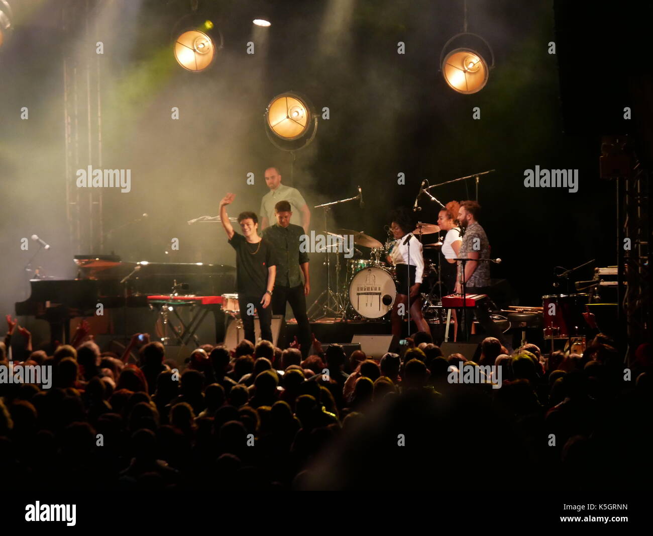 Nideggen, Germania. 09a settembre 2017. Il cantante jamie cullum tifo verso il pubblico, credito: Markus faymonville/alamy live news Foto Stock