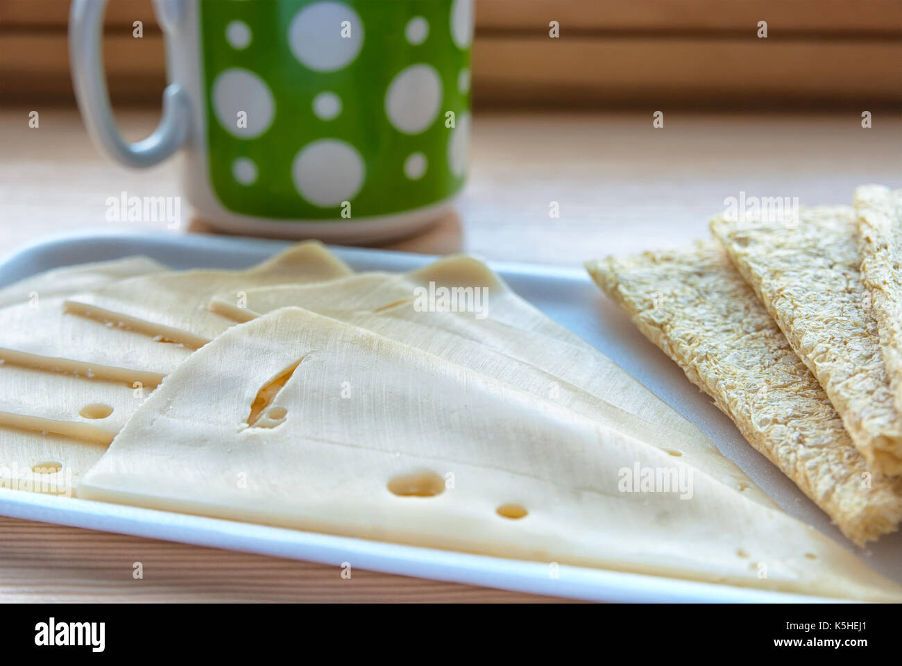 Fette di formaggio e fette biscottate Foto Stock