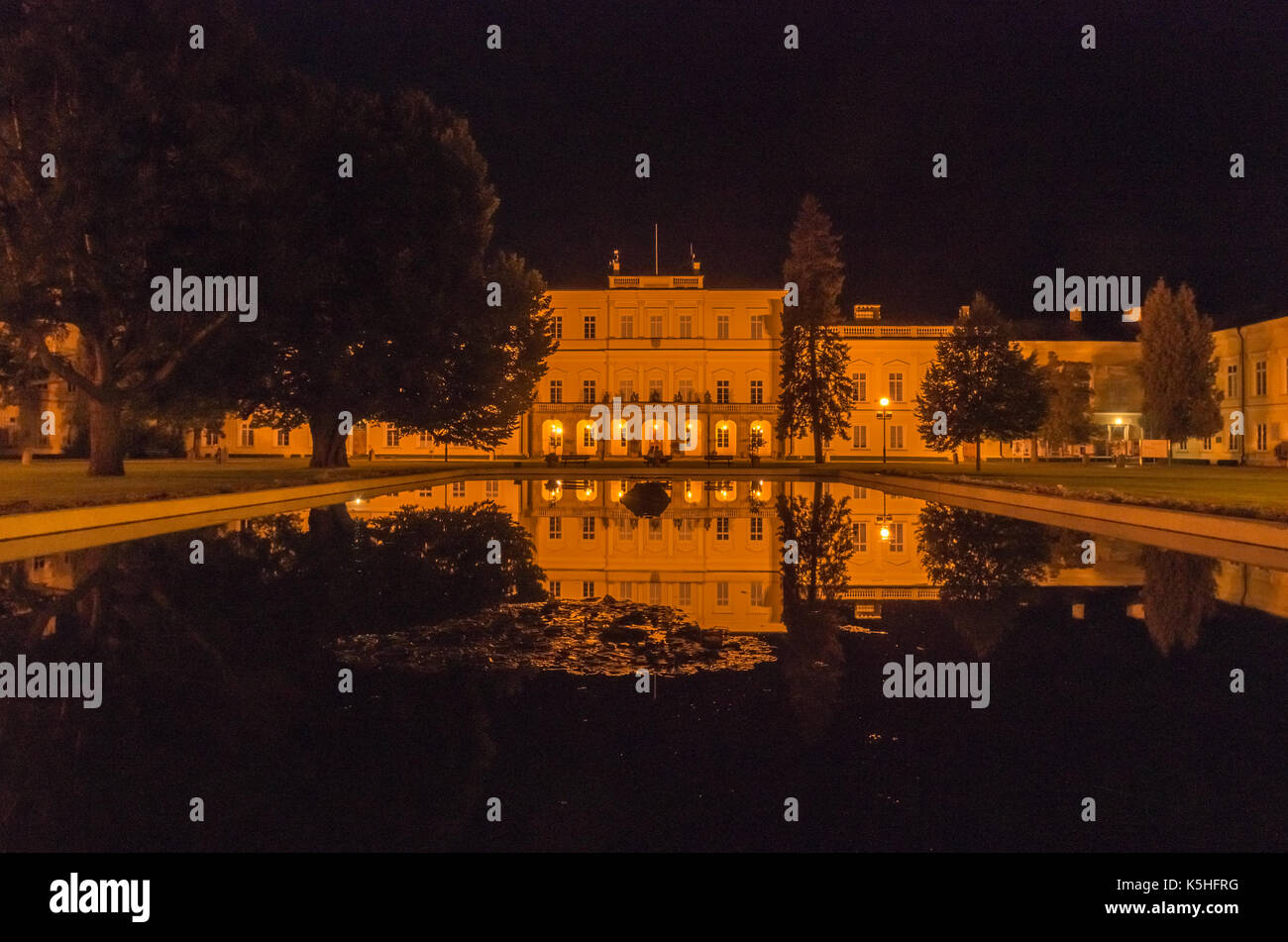 Palazzo Czartoryski (Pałac Czartoryskich) di notte, Puławy, Polonia Foto Stock