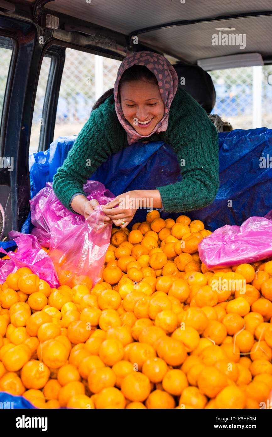 Weekend mercato coperto a Thimphu, western bhutan Foto Stock