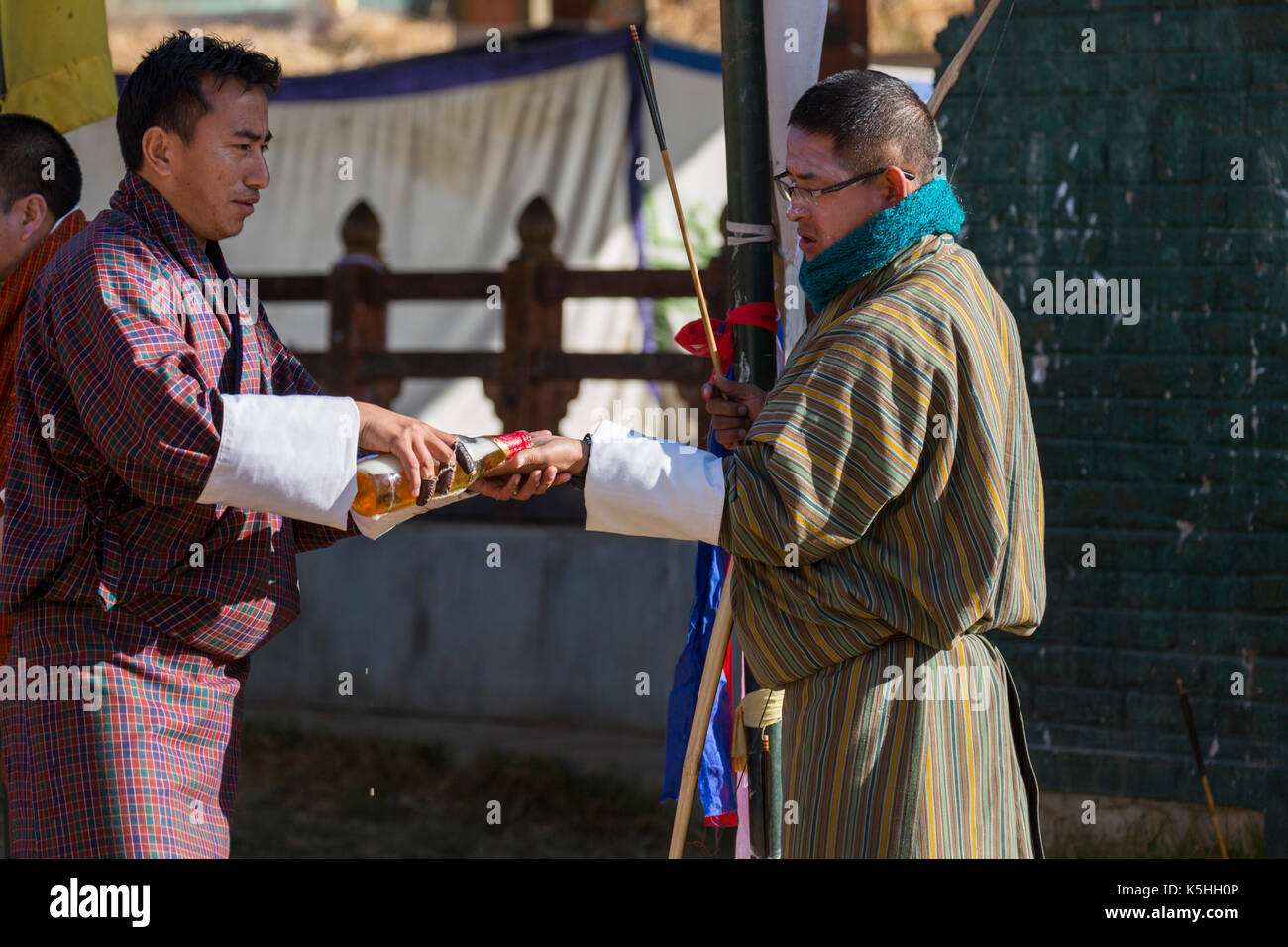Arcieri competono al tiro con l'arco motivi a Thimphu, western bhutan Foto Stock