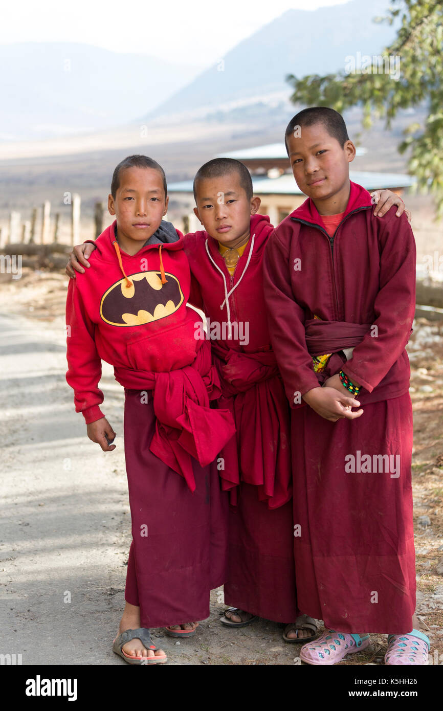 Giovane debuttante monaci gangtey nella valle di phobjikha, western bhutan. Foto Stock