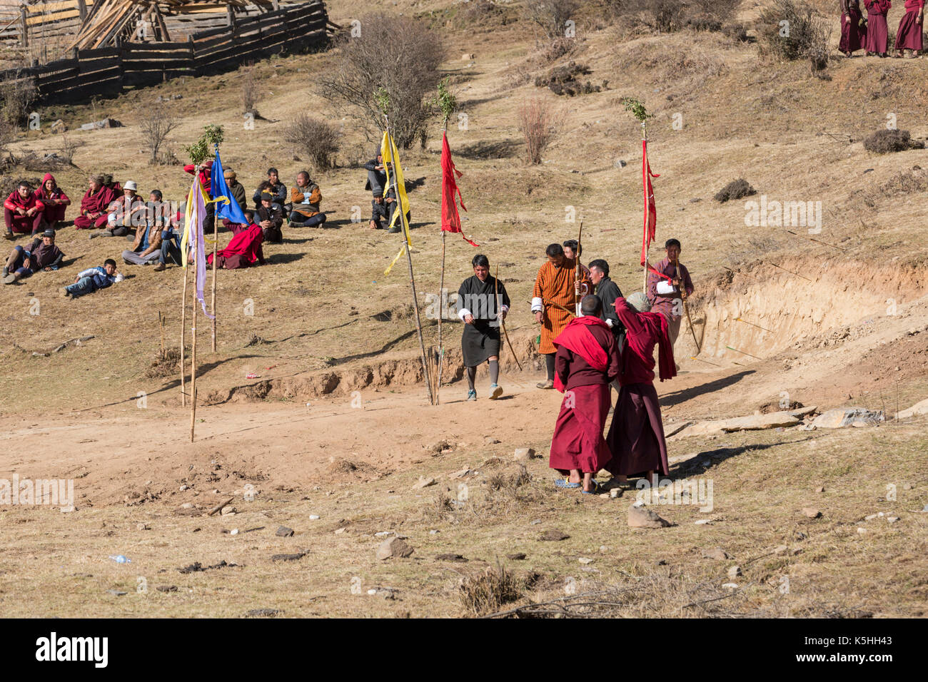 Tiro con l'arco locale la concorrenza nella valle di phobjikha, western bhutan Foto Stock