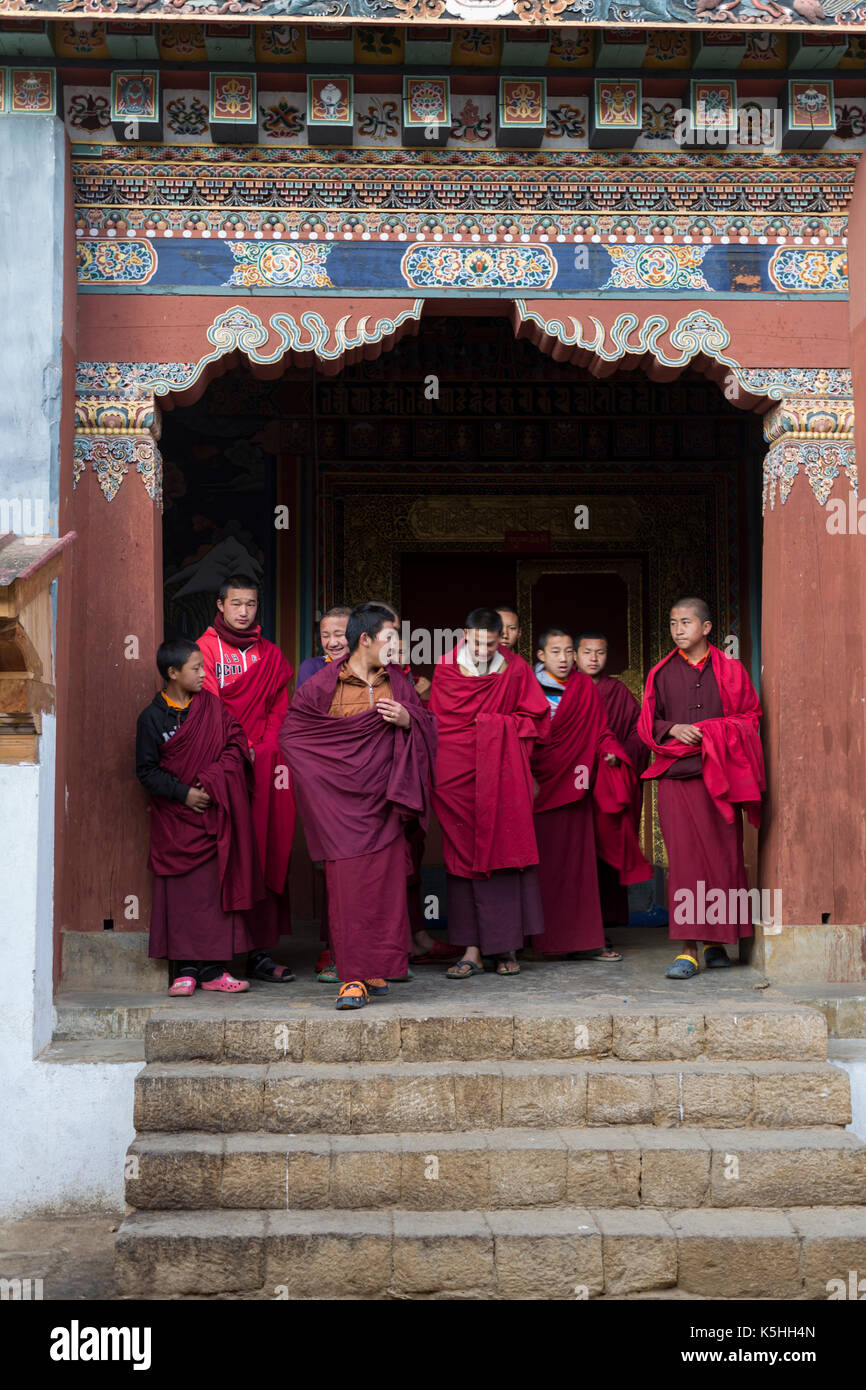 Monaci del monastero gangtey nella valle di phobjikha, western bhutan Foto Stock