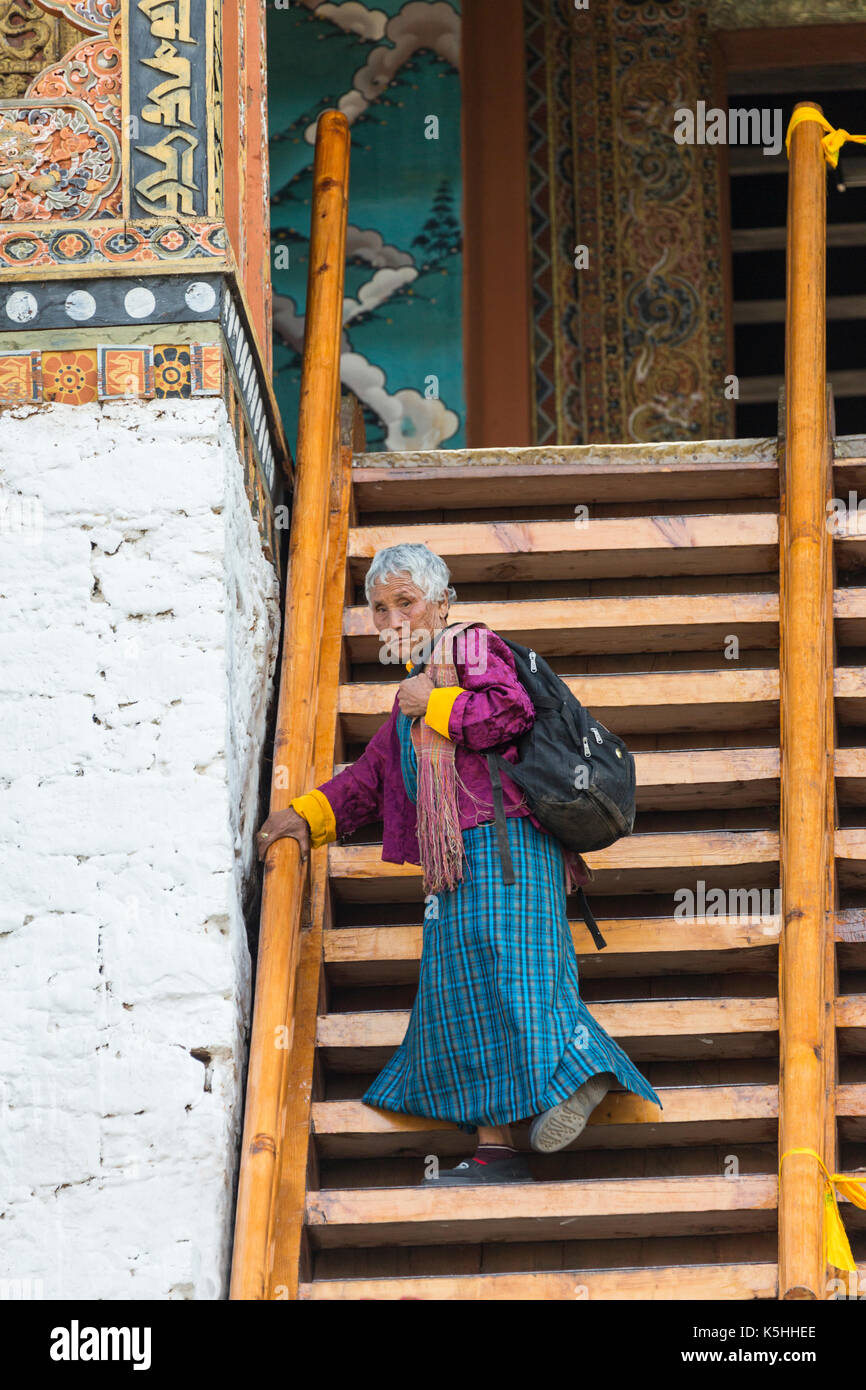Punakha Drubchen (celebrazione storica) e Tsechu (celebrazione religiosa) a Punakha Dzong, Bhutan occidentale. Foto Stock