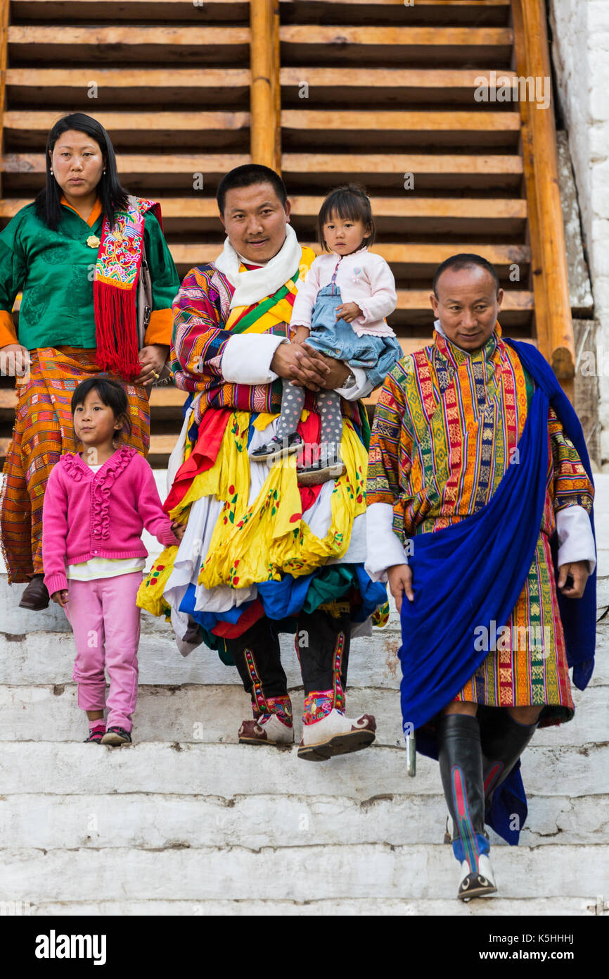 Punakha Drubchen (celebrazione storica) e Tsechu (celebrazione religiosa) a Punakha Dzong, Bhutan occidentale. Foto Stock