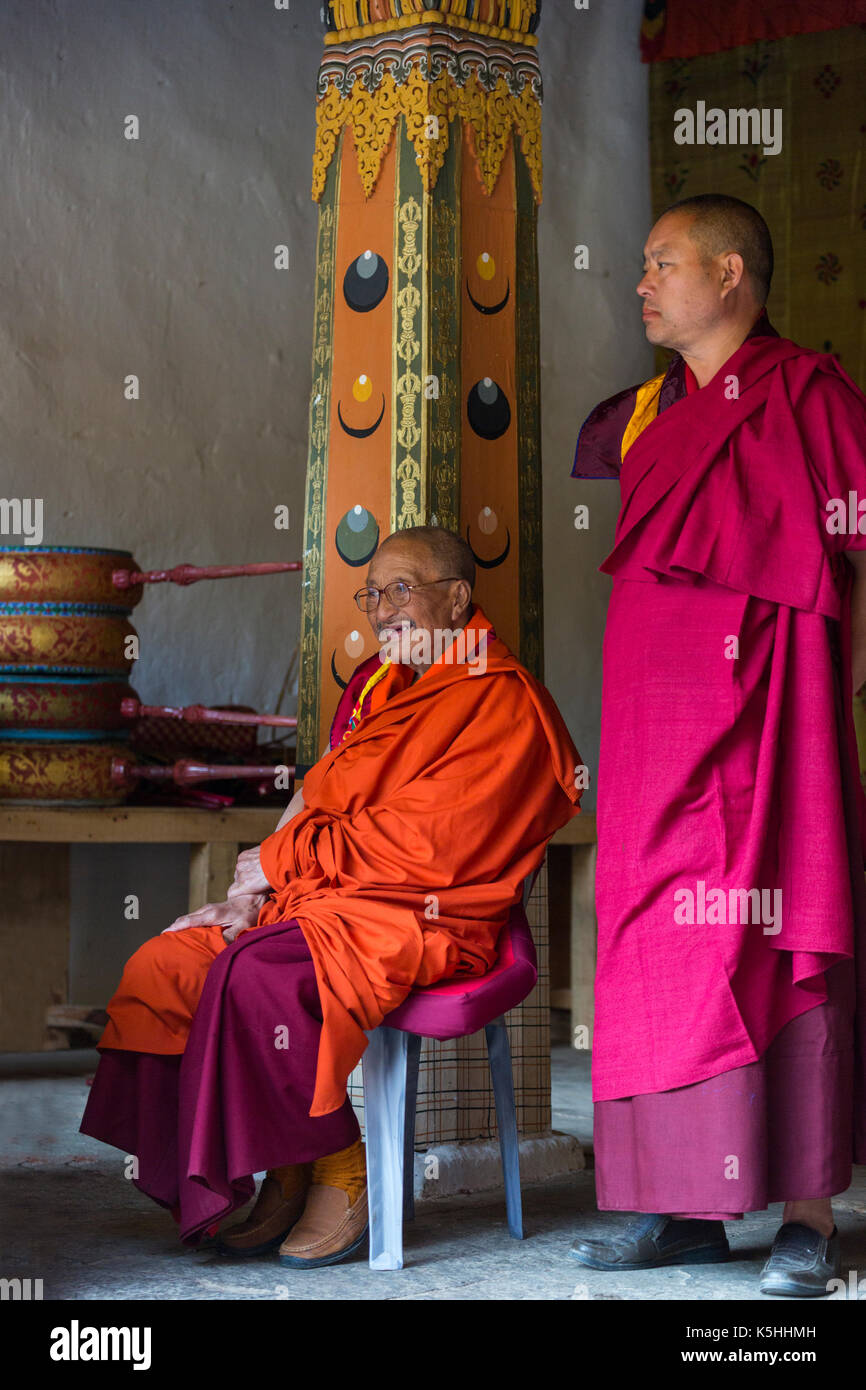 Punakha Drubchen (celebrazione storica) e Tsechu (celebrazione religiosa) a Punakha Dzong, Bhutan occidentale. Foto Stock