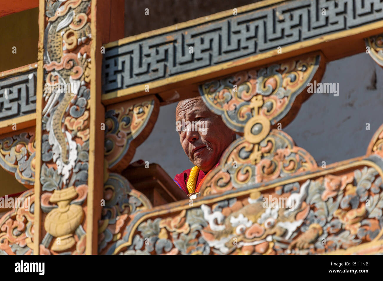 Punakha Drubchen (celebrazione storica) e Tsechu (celebrazione religiosa) a Punakha Dzong, Bhutan occidentale. Foto Stock