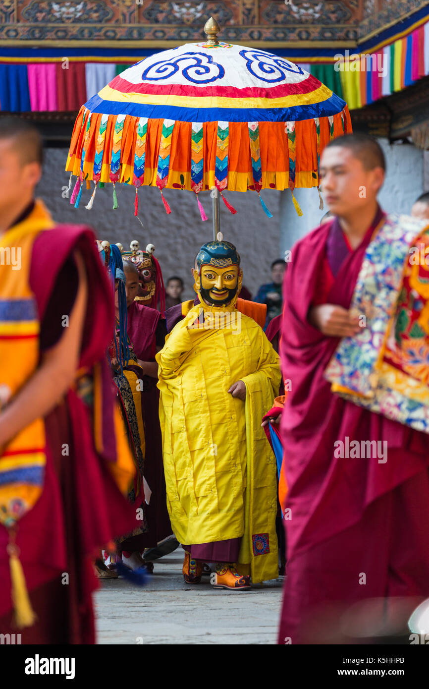 Punakha Drubchen (celebrazione storica) e Tsechu (celebrazione religiosa) a Punakha Dzong, Bhutan occidentale. Foto Stock