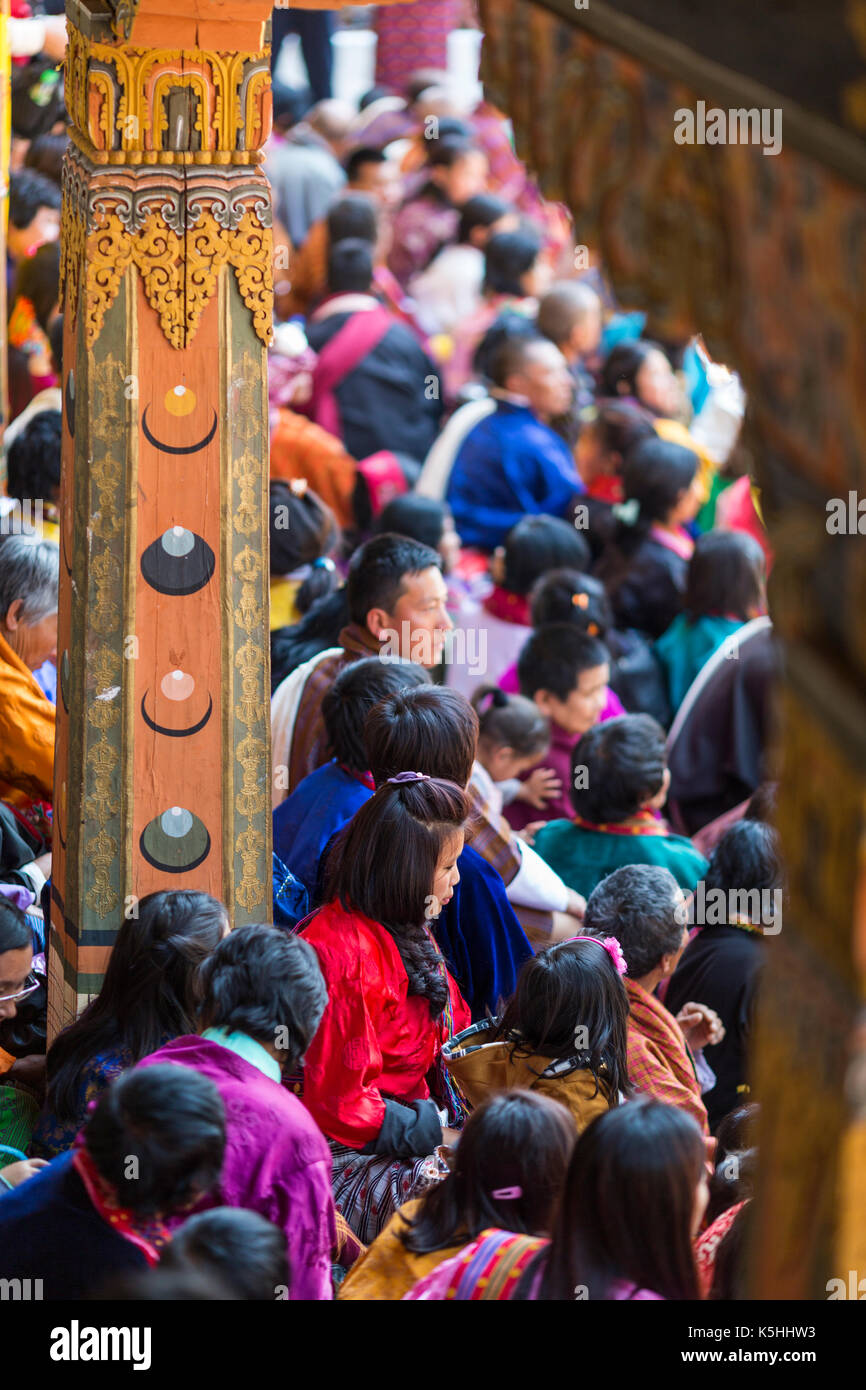 Punakha Drubchen (celebrazione storica) e Tsechu (celebrazione religiosa) a Punakha Dzong, Bhutan occidentale. Foto Stock