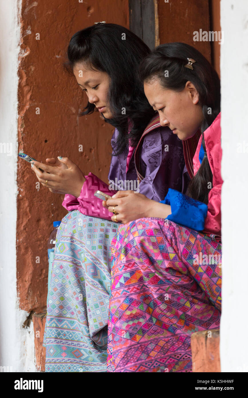 Punakha Drubchen (celebrazione storica) e Tsechu (celebrazione religiosa) a Punakha Dzong, Bhutan occidentale. Foto Stock