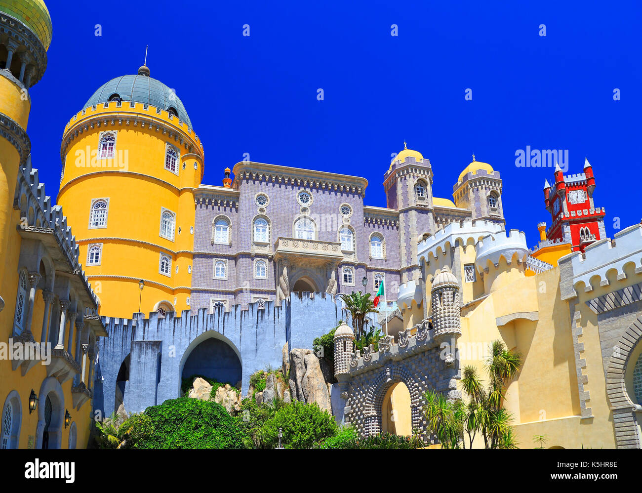 Peña palazzo nazionale sopra la città di Sintra, Portogallo Foto Stock