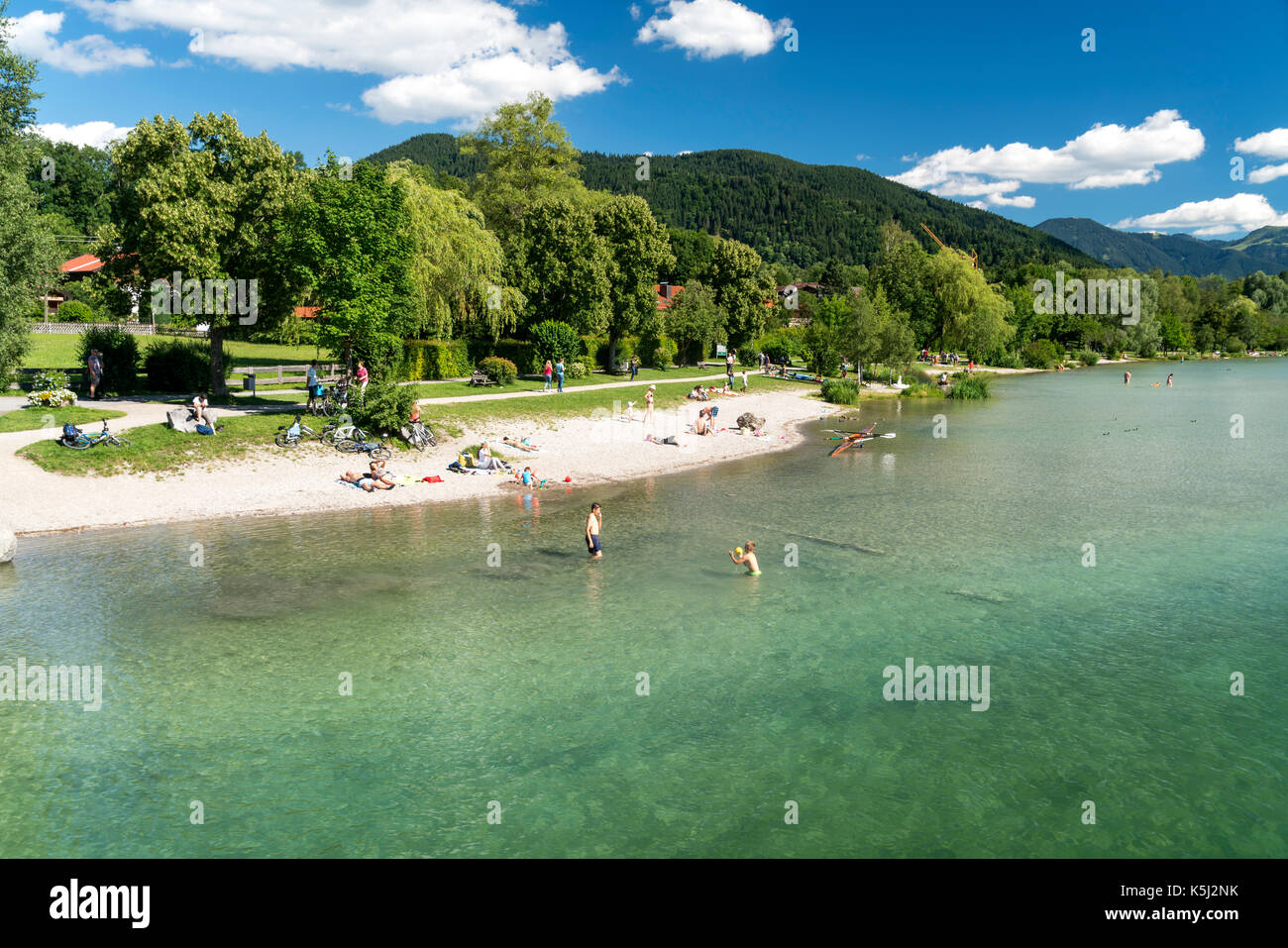 Badestrand am Tegernsee bei gmund, Oberbayern, Bayern, deutschland | piscina spiaggia sul lago Tegernsee vicino a gmund, Alta Baviera, Baviera, tedesco Foto Stock