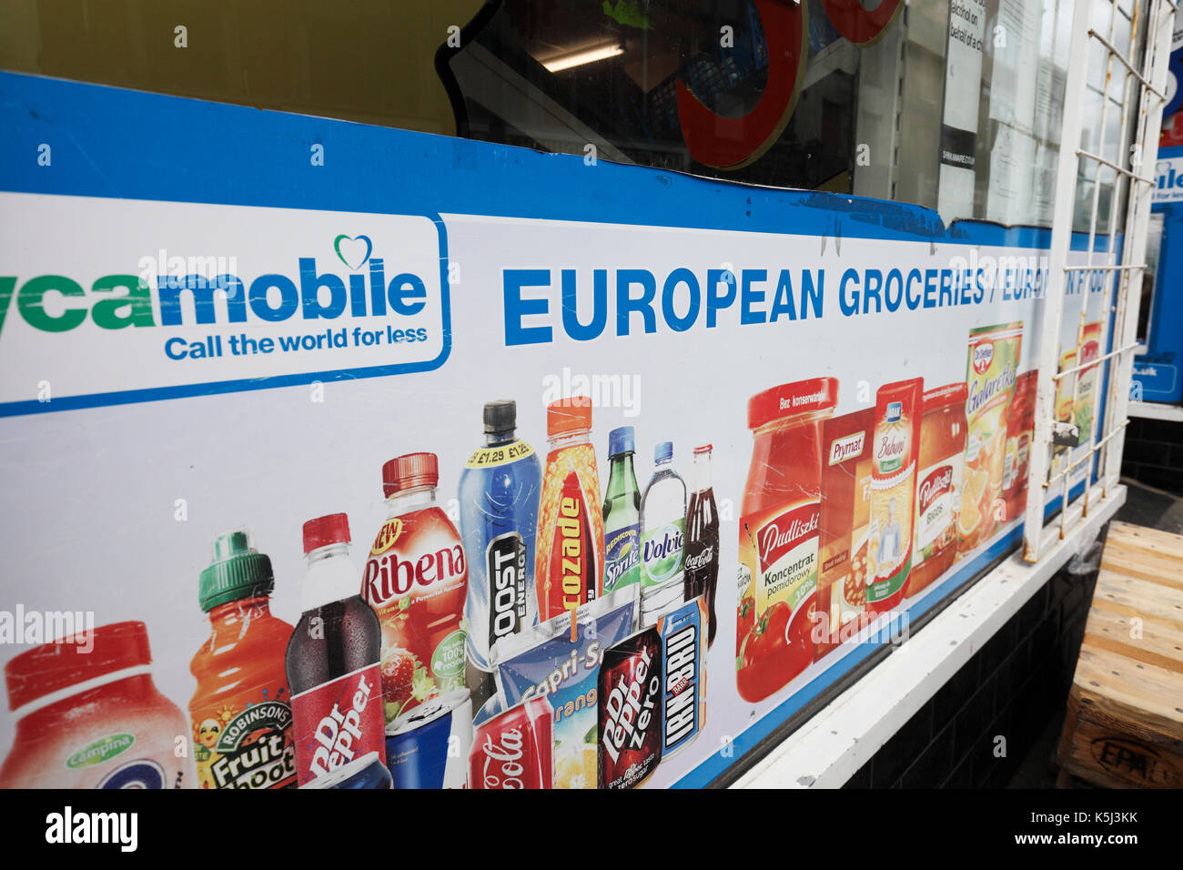 International/Europeo supermercato negozio di fronte. Foto Stock