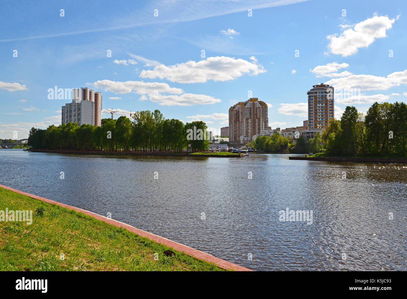 Vista del canale di mosca in khimki, Russia Foto Stock