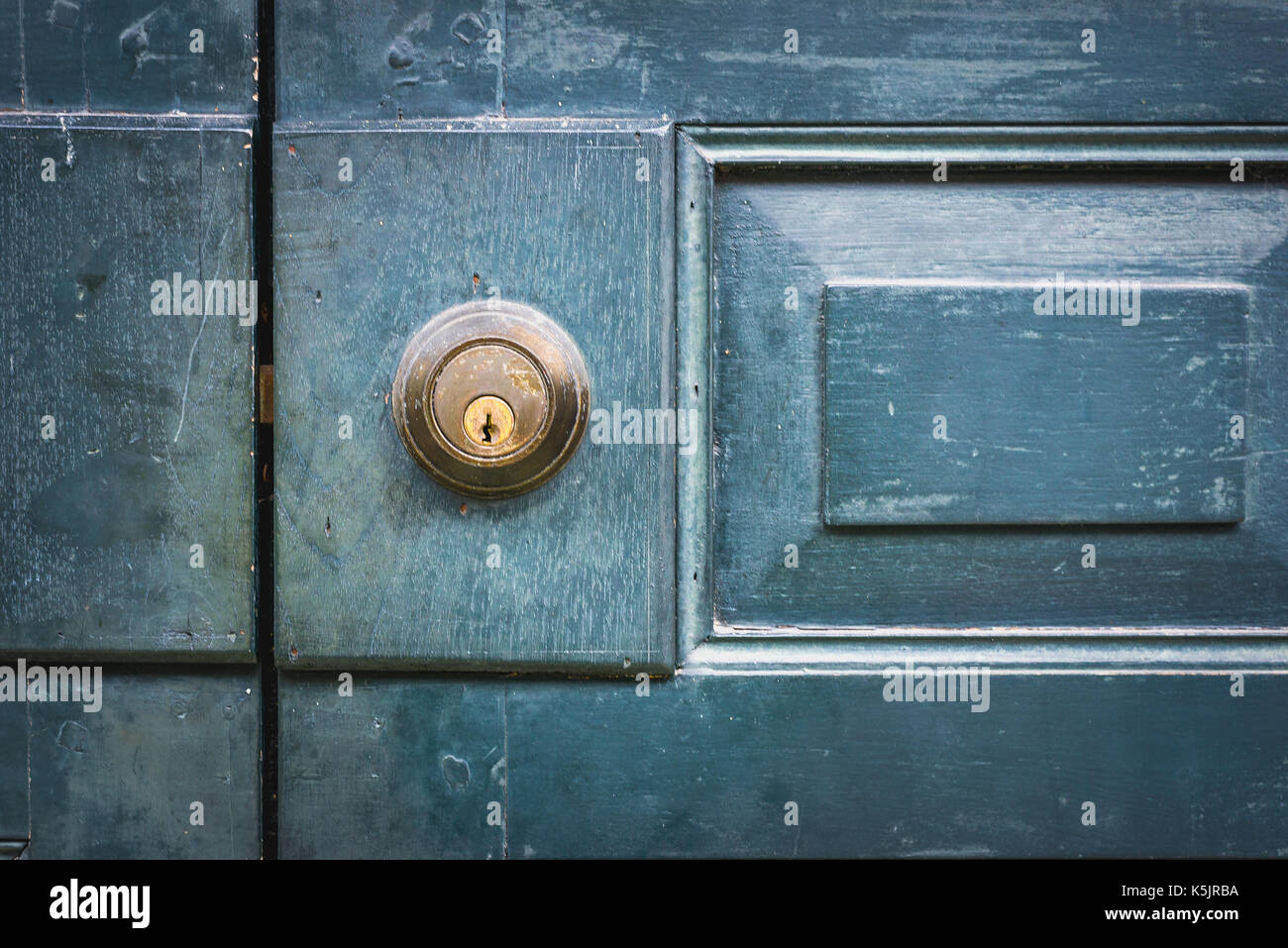 Porta di legno e la porta Vecchia serratura con vignette. manopola dello  sportello Foto stock - Alamy