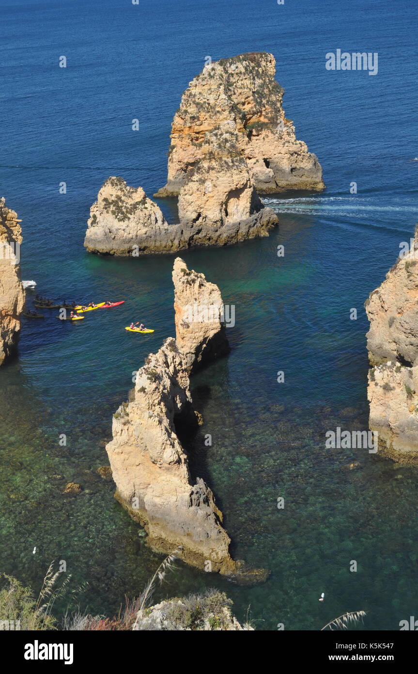 Canoa in algarves, Portogallo, un piccolo pezzo di paradiso durante le vacanze estive Foto Stock
