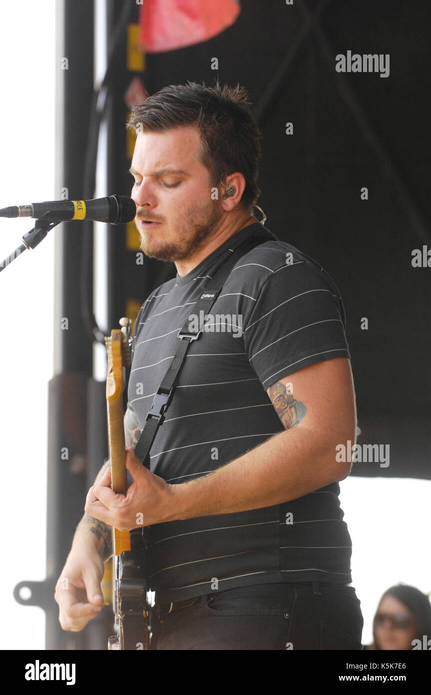 Chitarrista e cantante dustin kensrue tre volte esegue 2009 Vans warped tour tour finale giorno Home Depot Center di Carson. Foto Stock