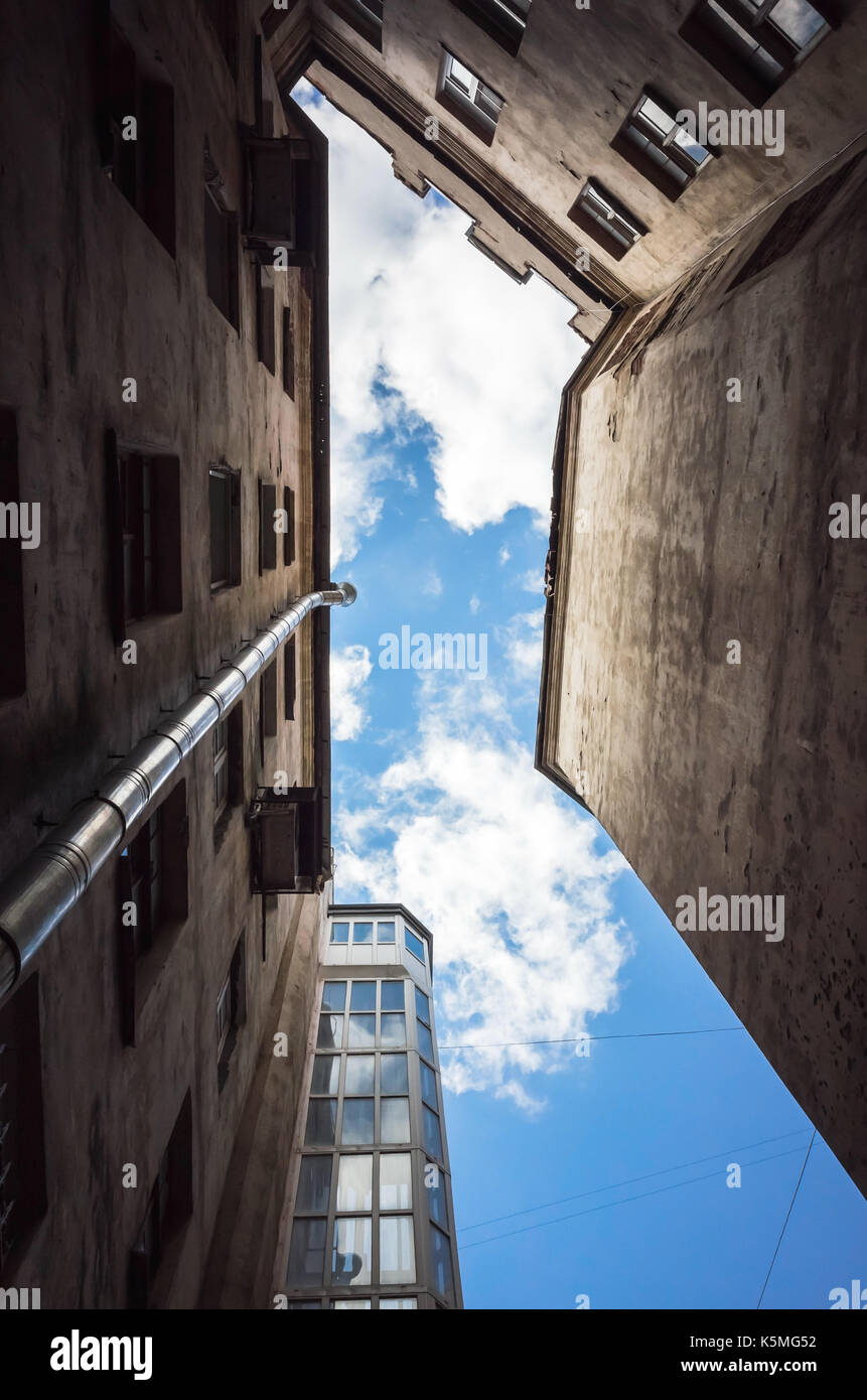 Tipica struttura Cortile di forme di San Pietroburgo, Russia Foto Stock