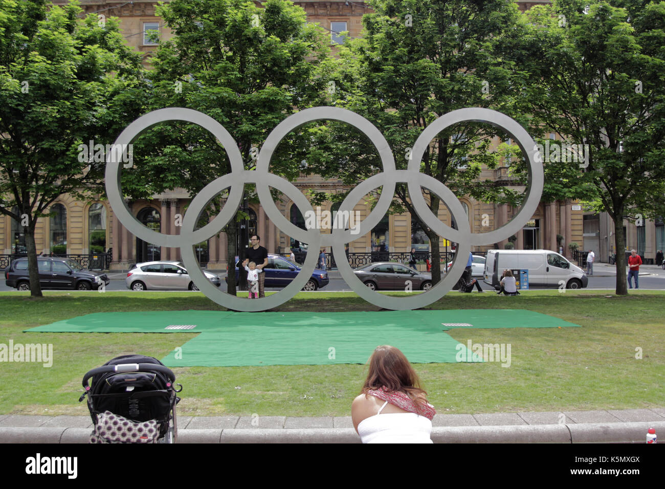 Olimpiadi di Londra 2012 grandi anelli olimpici in qualsiasi città britannica Situato in George Square glasgow Foto Stock