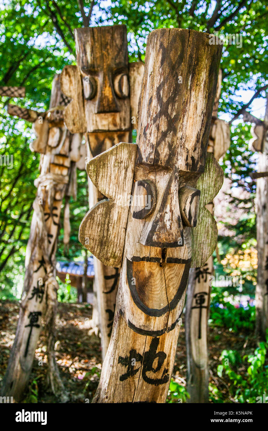 Corea del Sud, Gyeonggi Provincia, Villaggio Folcloristico Coreano, jangseung o villaggio custode è il Coreano totem pole fatta di legno e poste in corrispondenza dei bordi di villag Foto Stock