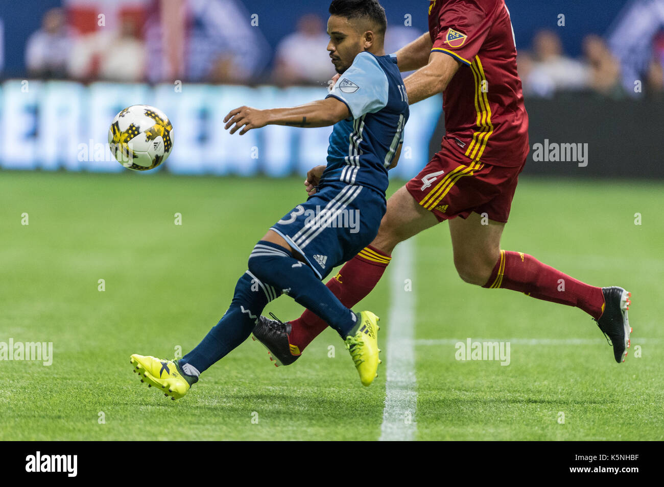 Vancouver, Canada. 9 Settembre 2017.Cristian Techera (13) di Vancouver Whitecaps e David Horst (4) del Real Salt Lake, in chase per la palla. Vancouver sconfitte Real Salt Lake 3-2.Vancouver Whitecaps vs Real Salt Lake BC Place Stadium. © Gerry Rousseau/Alamy Live News Foto Stock