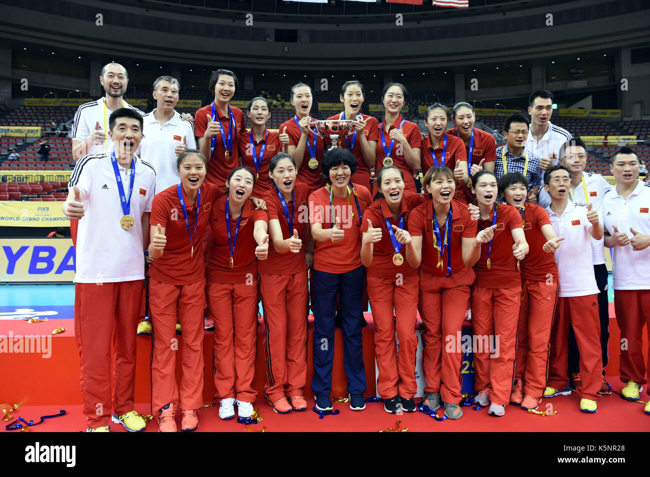 Nagoya. Decimo Sep, 2017. team cina festeggiare dopo la cerimonia della premiazione per fivb donna grand Champions Cup 2017 al nippon gaishi hall di Nagoya, Giappone su sept. 10, 2017. team cina rivendicato il titolo con cinque vittorie di fila dopo il round robin corrisponde a domenica. Credito: ma ping/xinhua/alamy live news Foto Stock