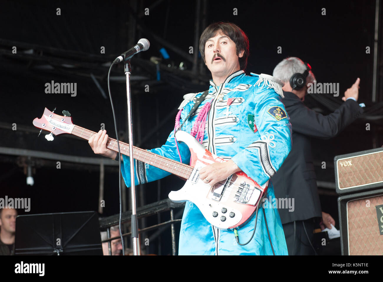 Portmeirion, Wales, Regno Unito. 10 Settembre, 2017. Il Royal Liverpool Philharmonic Orchestra e il Bootleg Beatles play Festival No.6 stadio principale per celebrare il cinquantesimo anniversario del sergente Peppers Lonely Hearts Club Band album e il 'Summer dell amore' 10 settembre 2017, Portmeirion, Galles, UK Credit: Ken Harrison/Alamy Live News Foto Stock