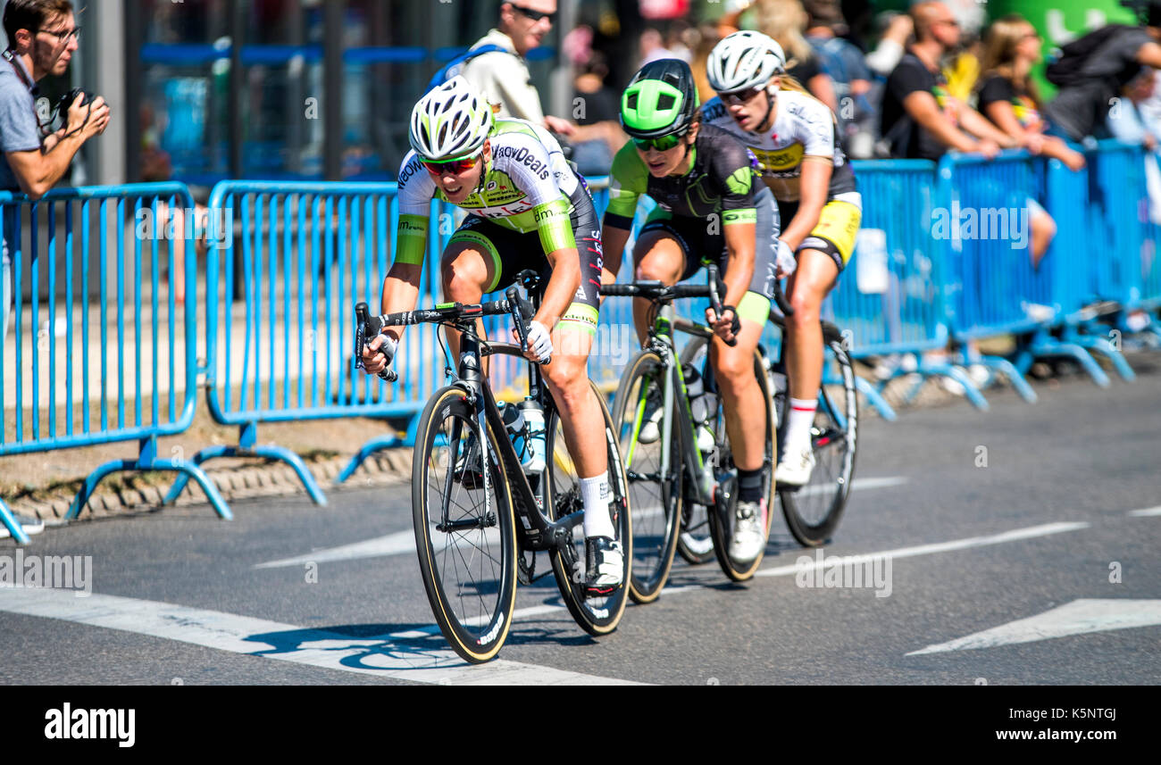 Madrid, Spagna. Decimo Sep, 2017. Un ciclista di Lares Waowdeals donne Cycling Team corse durante le donne corsa di ciclismo 'Madrid sfida' il 10 settembre 2017 a Madrid, Spagna. Credito: David Gato/Alamy Live News Foto Stock