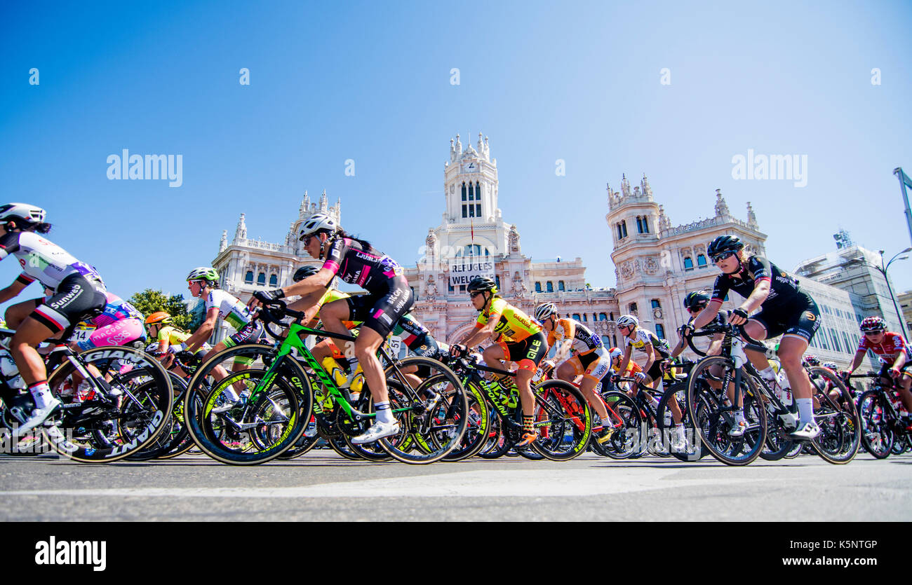 Madrid, Spagna. Decimo Sep, 2017. Peloton giostre durante le donne corsa di ciclismo 'Madrid sfida' il 10 settembre 2017 a Madrid, Spagna. Credito: David Gato/Alamy Live News Foto Stock