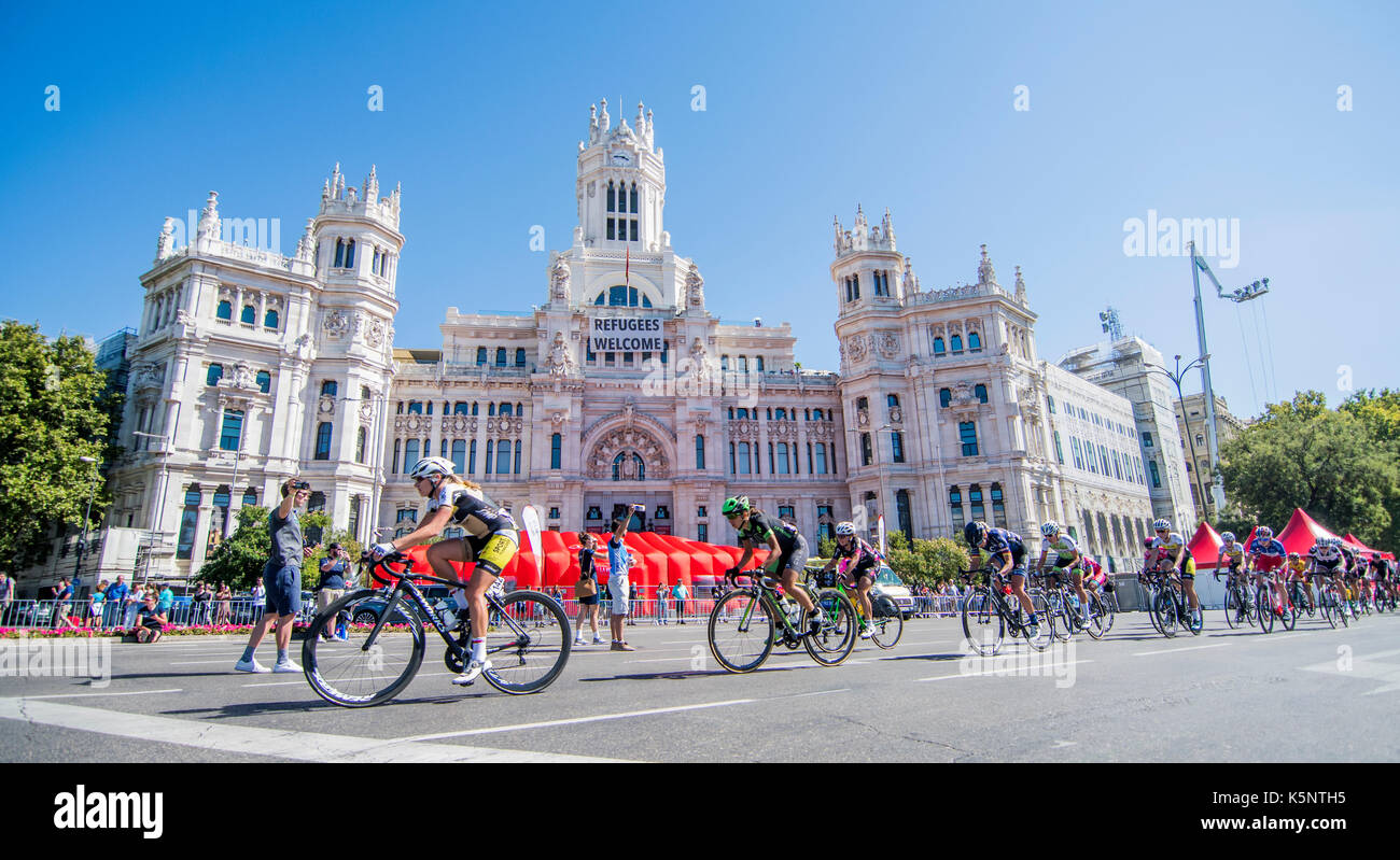 Madrid, Spagna. Decimo Sep, 2017. Un ciclista di peloton giostre durante le donne corsa di ciclismo 'Madrid sfida' il 10 settembre 2017 a Madrid, Spagna. Credito: David Gato/Alamy Live News Foto Stock