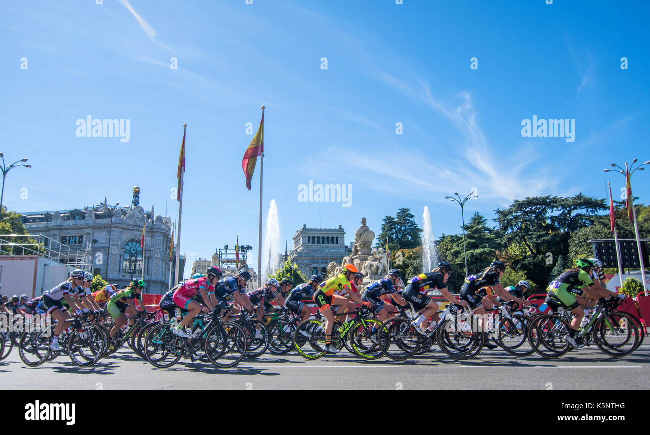 Madrid, Spagna. Decimo Sep, 2017. Peloton giostre durante le donne corsa di ciclismo 'Madrid sfida' il 10 settembre 2017 a Madrid, Spagna. Credito: David Gato/Alamy Live News Foto Stock