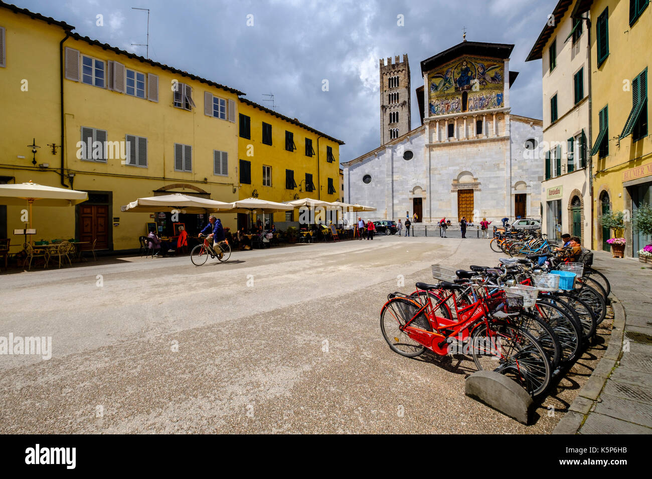 La basilica di san frediano è una chiesa romanica, situato sulla piazza