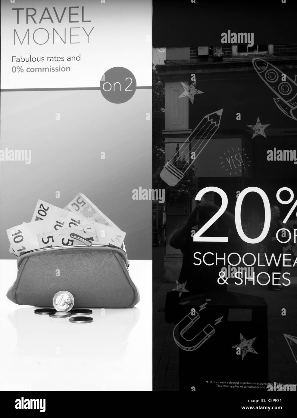 Negozio debenhams viaggio segno di denaro con la favolosa tariffe e nulla percentuale di commissione Foto Stock
