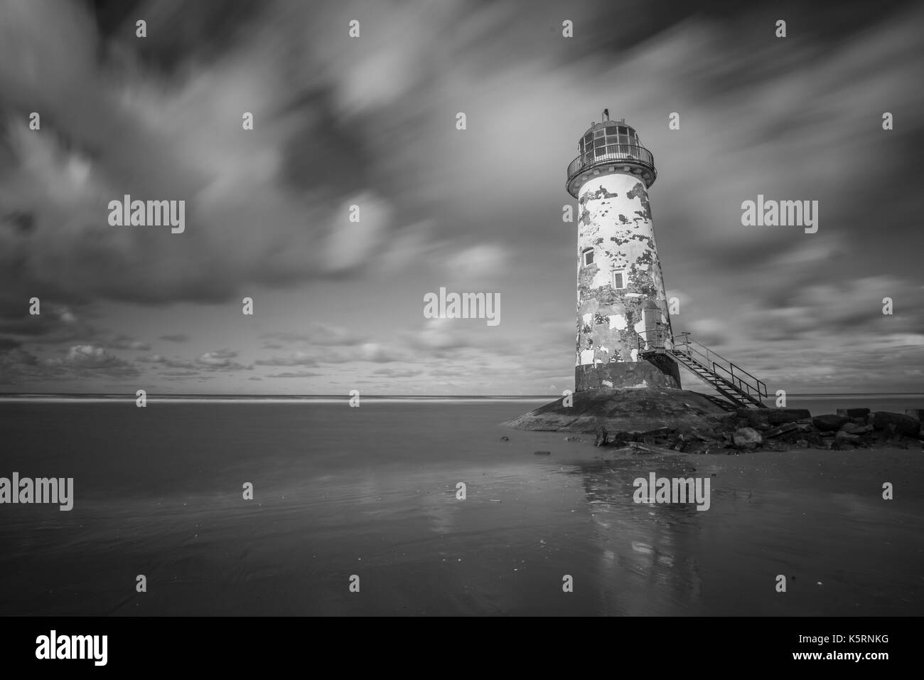 Punto di ayr faro, talacre Beach, il Galles del nord Foto Stock